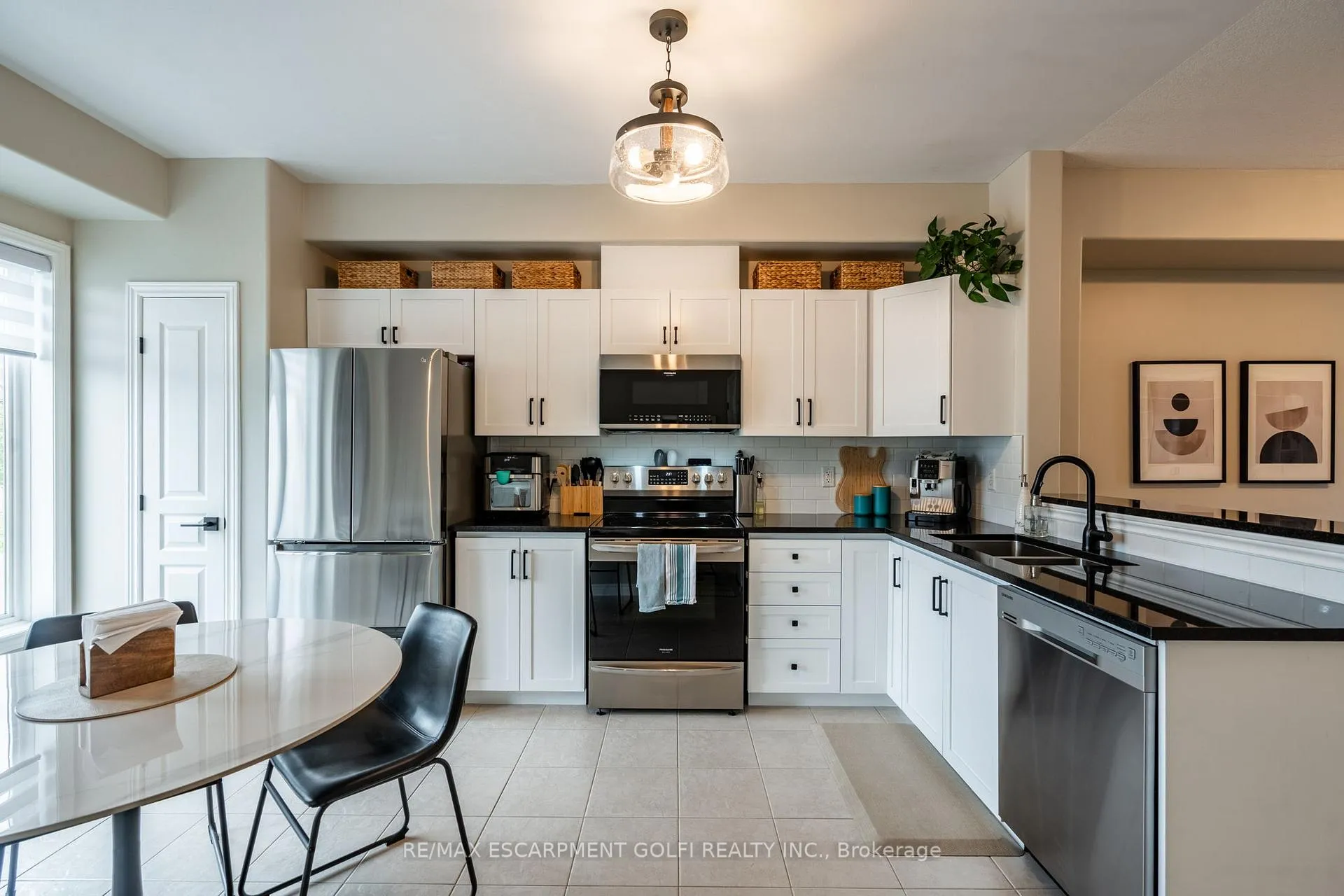 Photo 4 of 16 Hemlock Way, Grimsby, Grimsby West — HOMEH