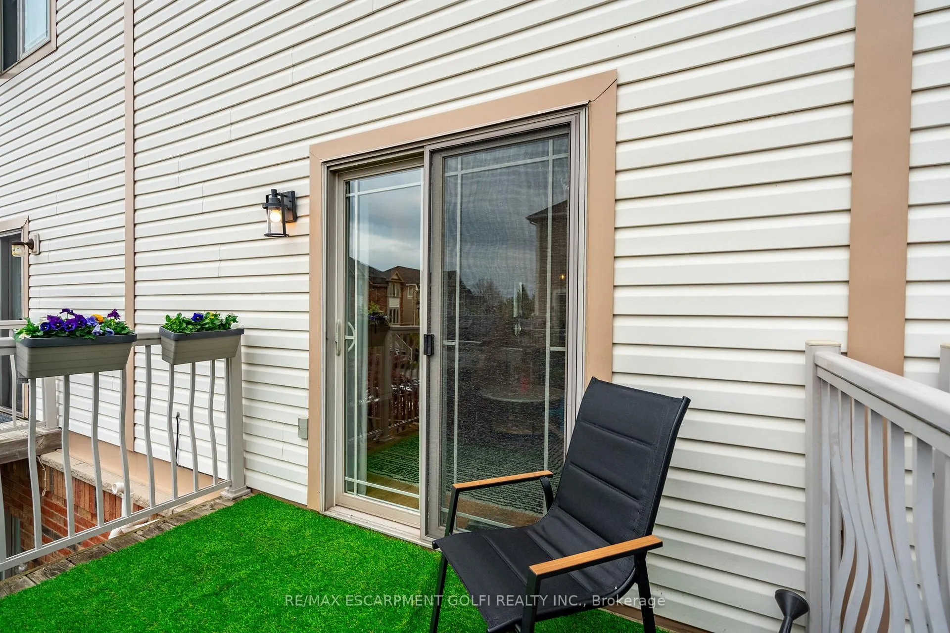 Photo 10 of 16 Hemlock Way, Grimsby, Grimsby West — HOMEH