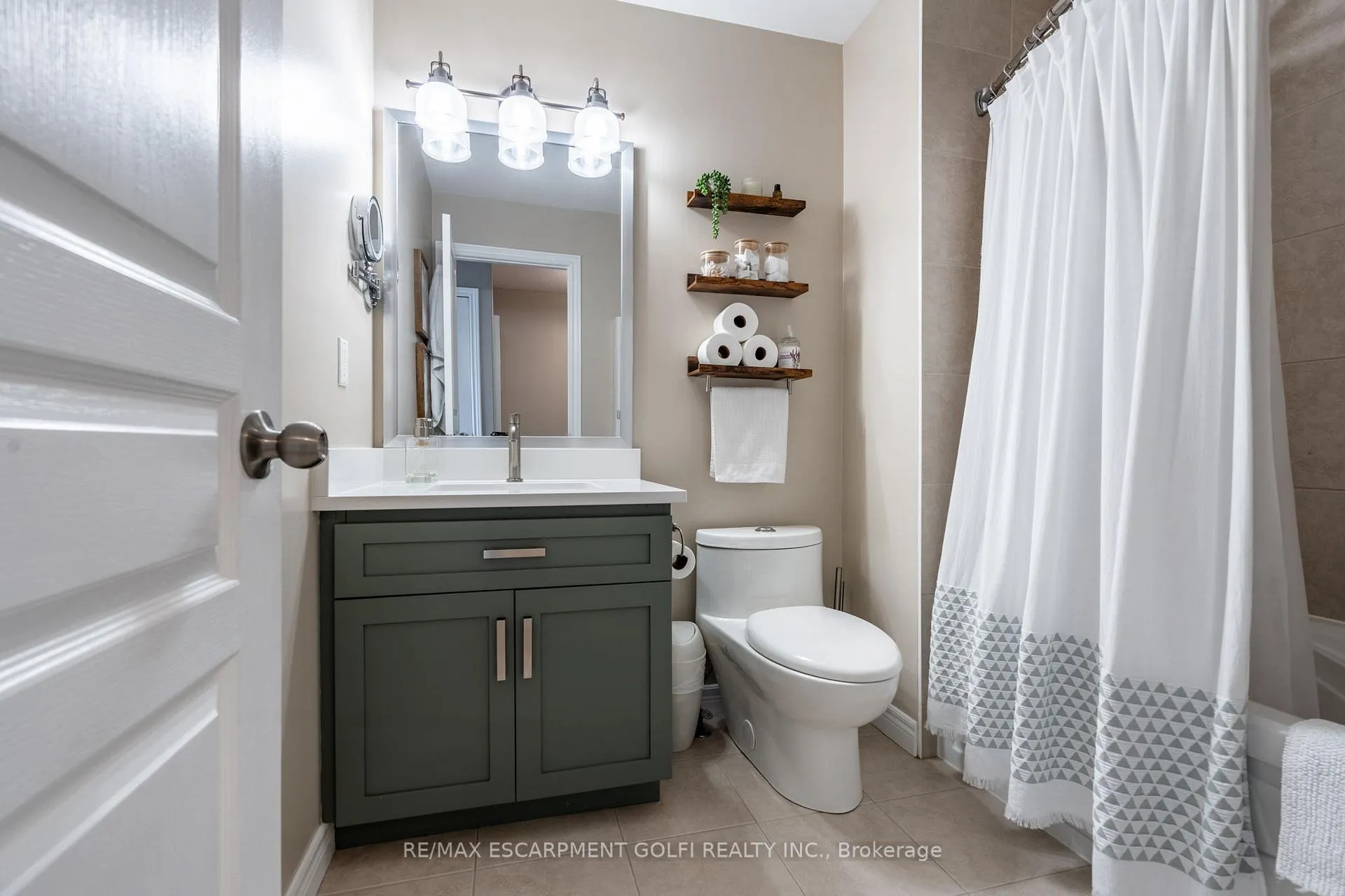Photo 16 of 16 Hemlock Way, Grimsby, Grimsby West — HOMEH