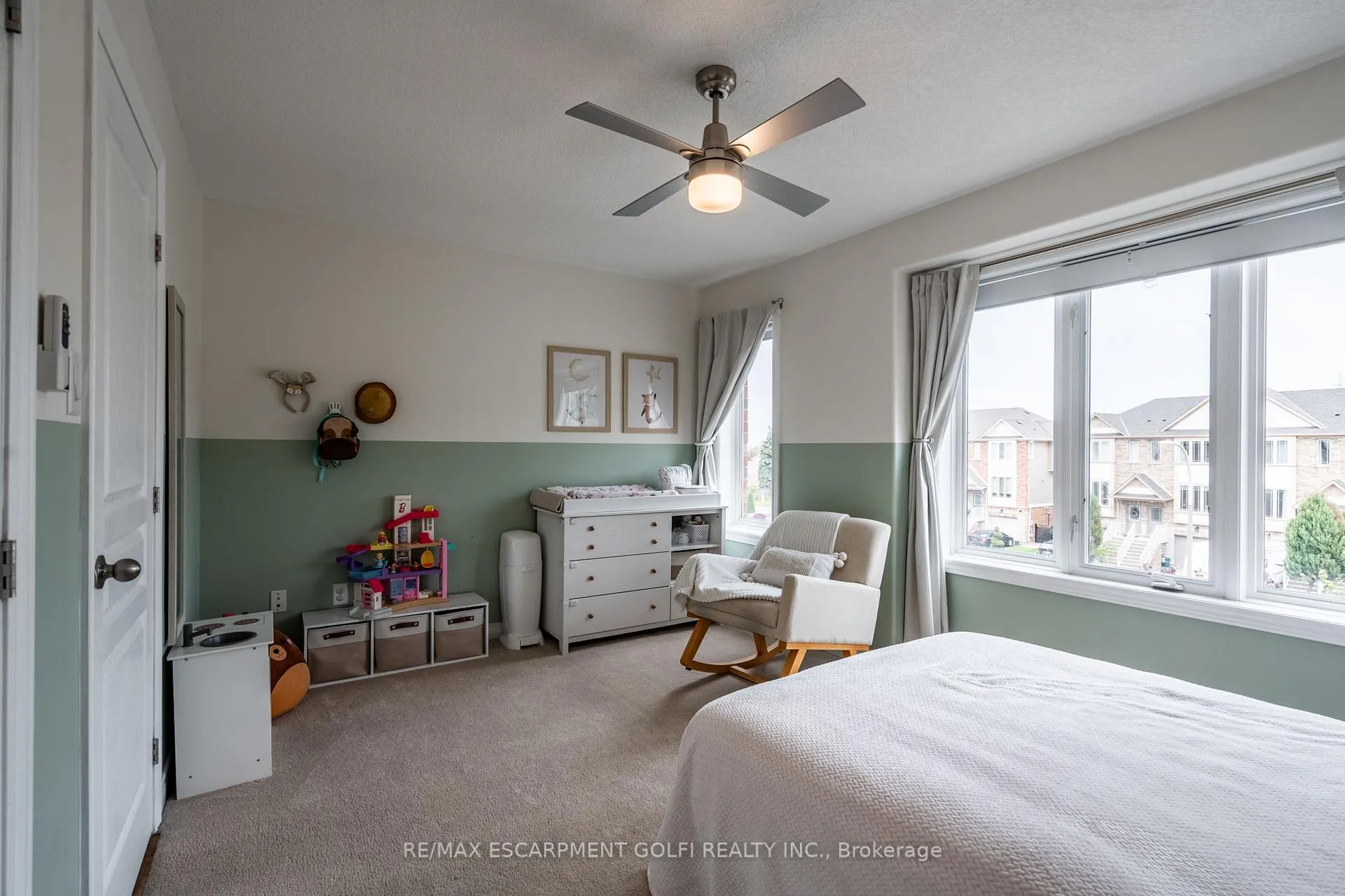 Photo 20 of 16 Hemlock Way, Grimsby, Grimsby West — HOMEH
