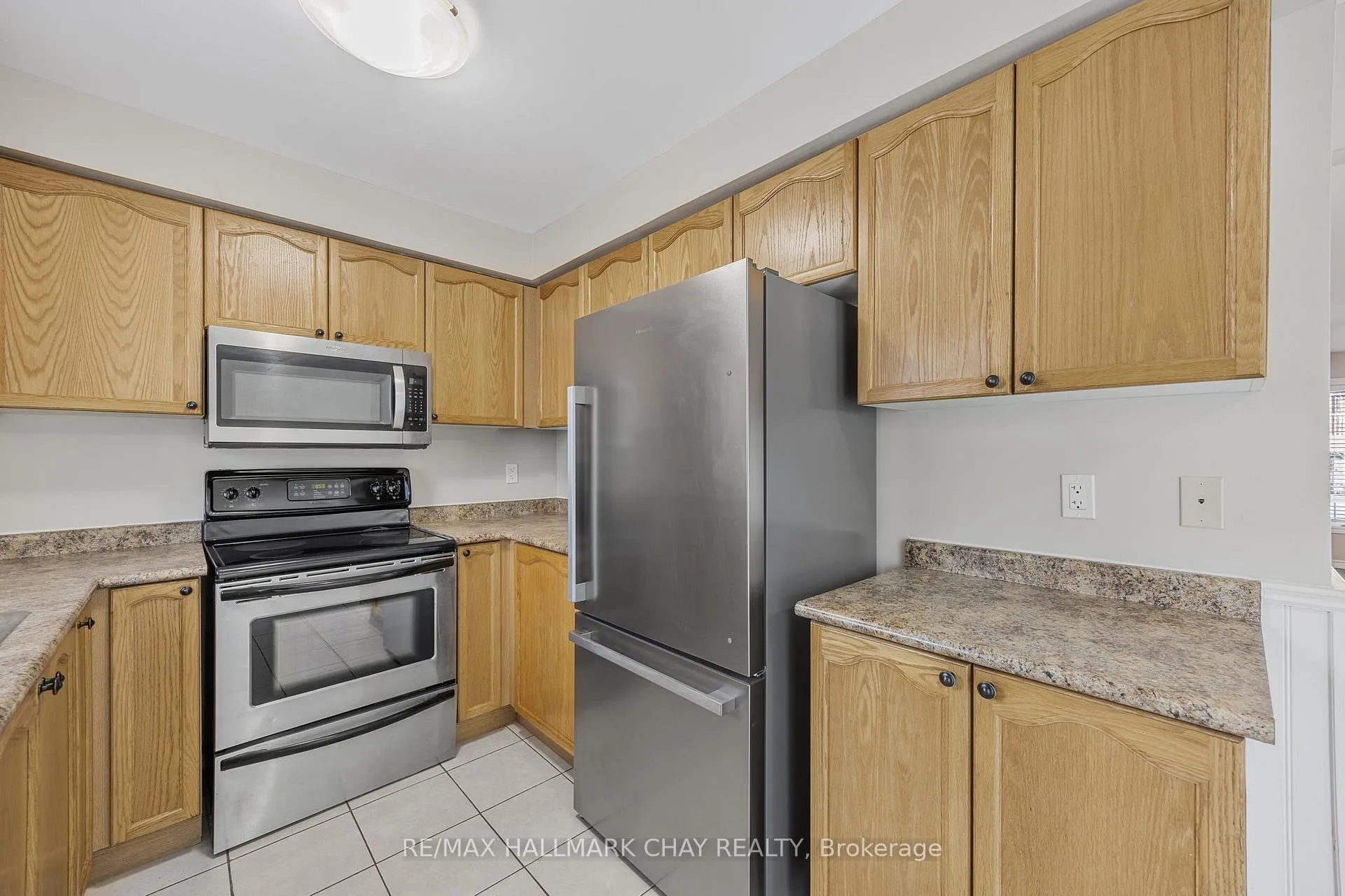 Photo 9 of 45 Succession Crescent, Barrie, Innis-Shore — HOMEH