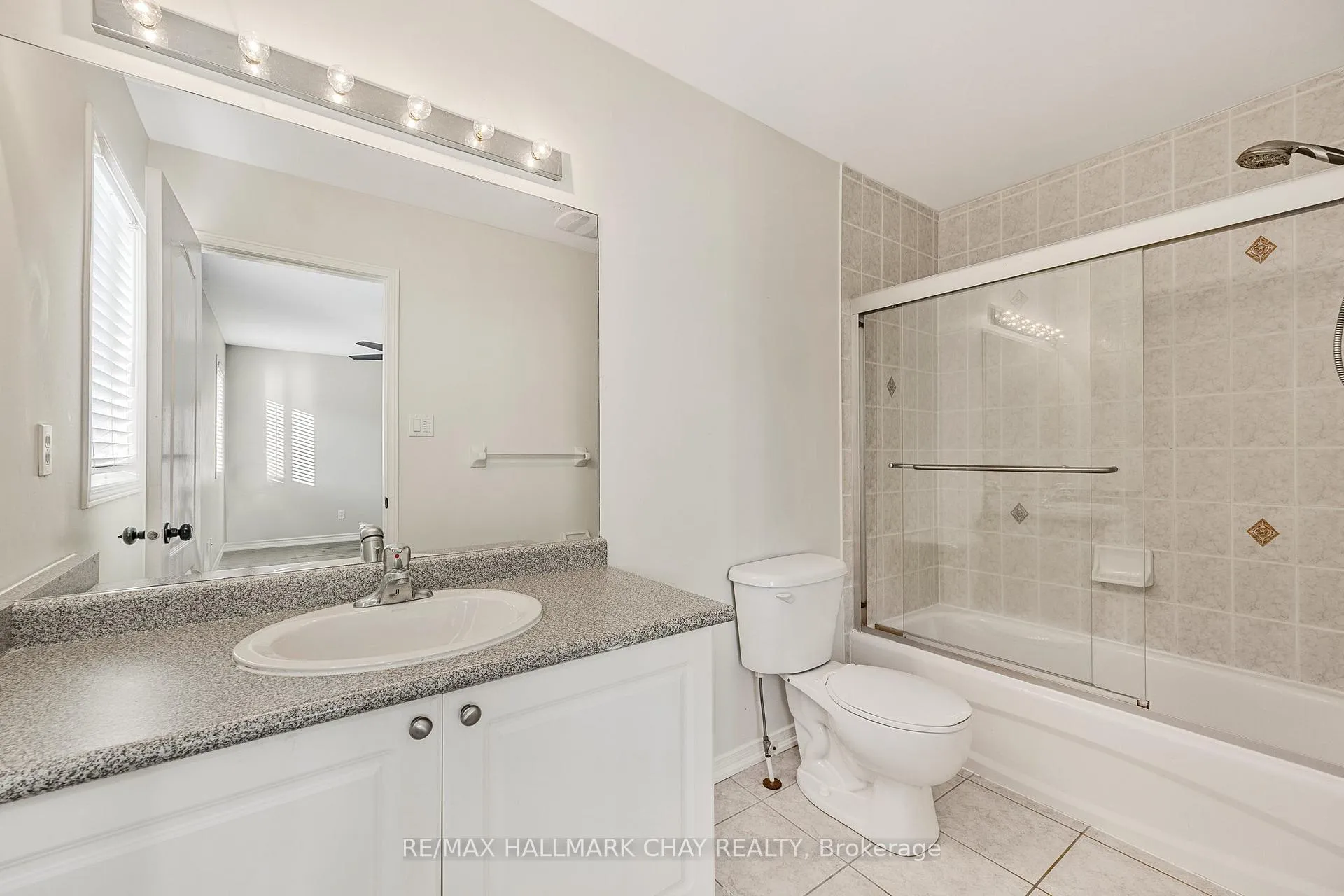 Photo 13 of 45 Succession Crescent, Barrie, Innis-Shore — HOMEH