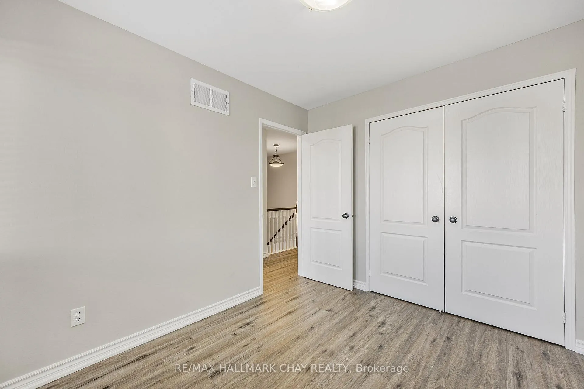 Photo 15 of 45 Succession Crescent, Barrie, Innis-Shore — HOMEH
