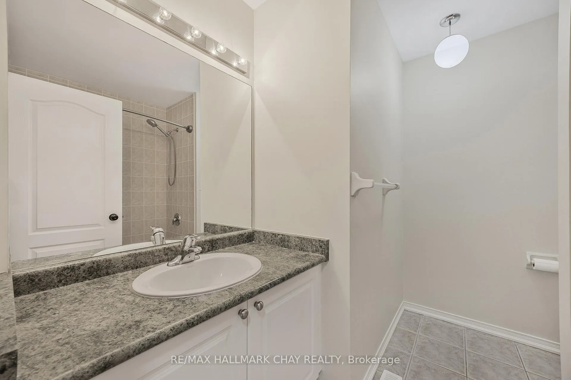 Photo 17 of 45 Succession Crescent, Barrie, Innis-Shore — HOMEH