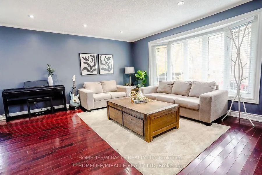 Photo 5 of 82 Sedgemount Drive, Scarborough, Woburn — HOMEH