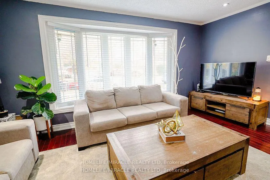 Photo 10 of 82 Sedgemount Drive, Scarborough, Woburn — HOMEH