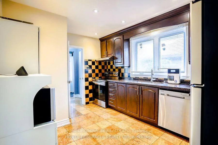 Photo 23 of 82 Sedgemount Drive, Scarborough, Woburn — HOMEH