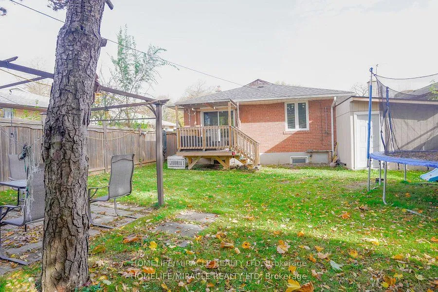 Photo 39 of 82 Sedgemount Drive, Scarborough, Woburn — HOMEH