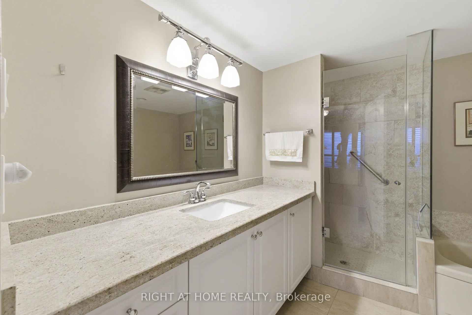 Photo 12 of Unit 1104, 1890 Valley Farm Road, Pickering, Town Centre — HOMEH
