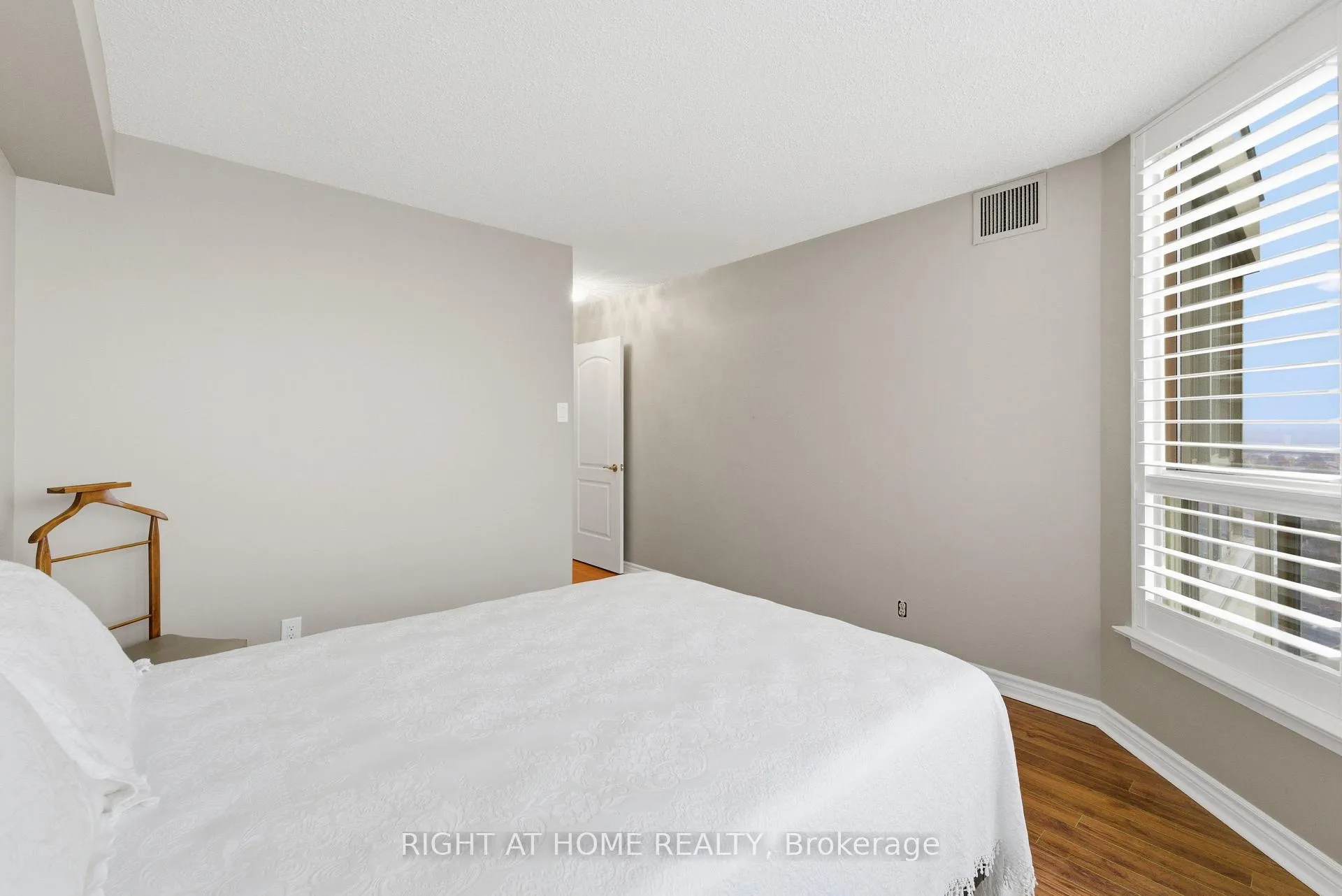 Photo 29 of Unit 1104, 1890 Valley Farm Road, Pickering, Town Centre — HOMEH