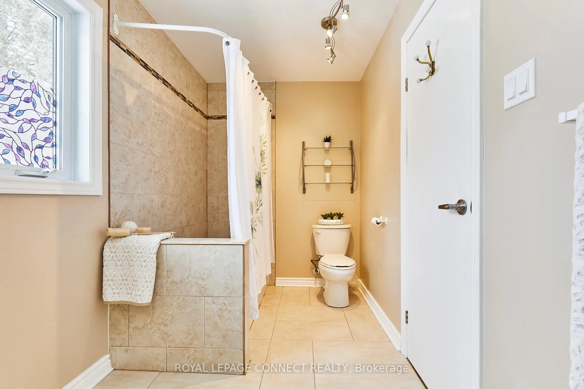 Photo 24 of 10 Christie Crescent, Scugog, Rural Scugog — HOMEH