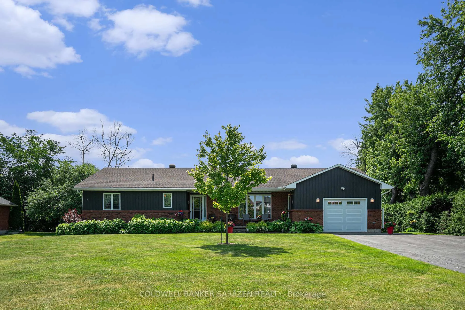 Photo 2 of 37 Wabalac Drive E, McNab/Braeside, Mcnab/Braeside Twps — HOMEH