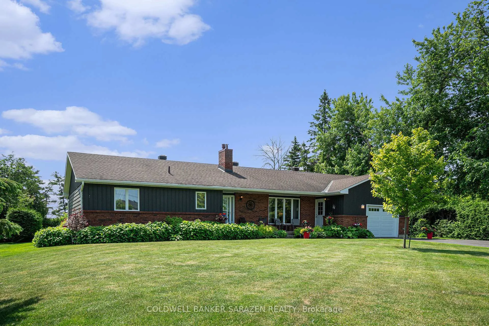 Photo 3 of 37 Wabalac Drive E, McNab/Braeside, Mcnab/Braeside Twps — HOMEH