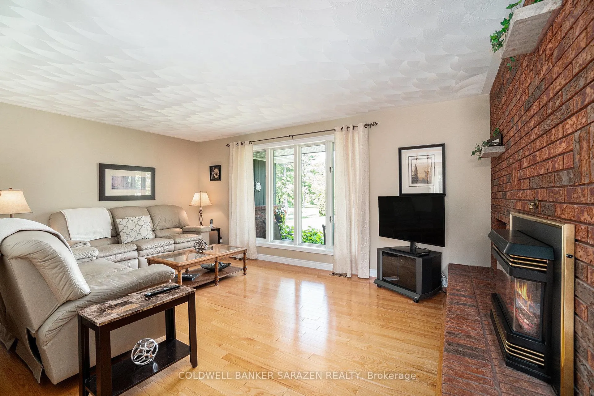 Photo 6 of 37 Wabalac Drive E, McNab/Braeside, Mcnab/Braeside Twps — HOMEH