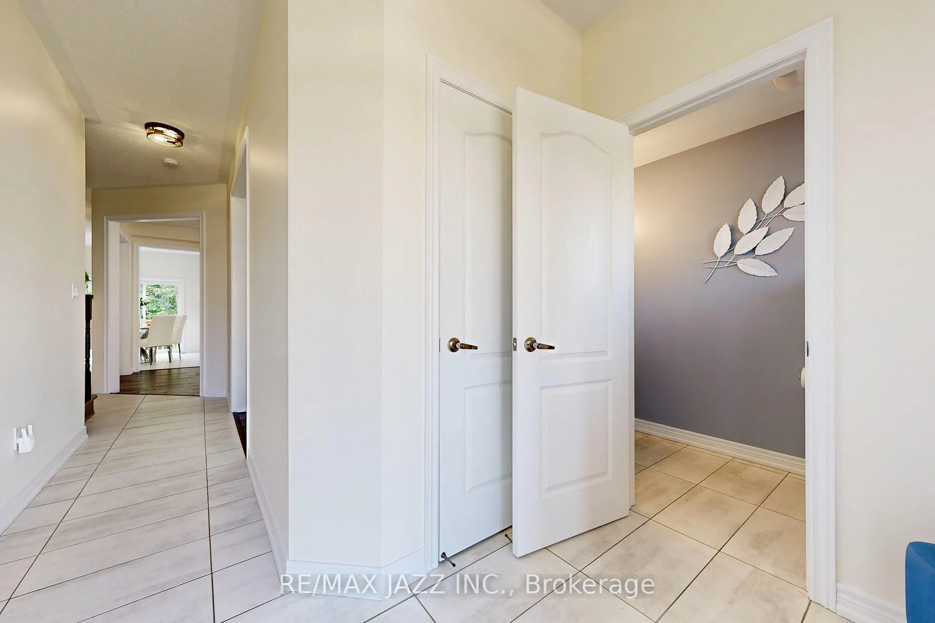 Photo 4 of 269 Bruce Cameron Drive, Clarington, Bowmanville — HOMEH