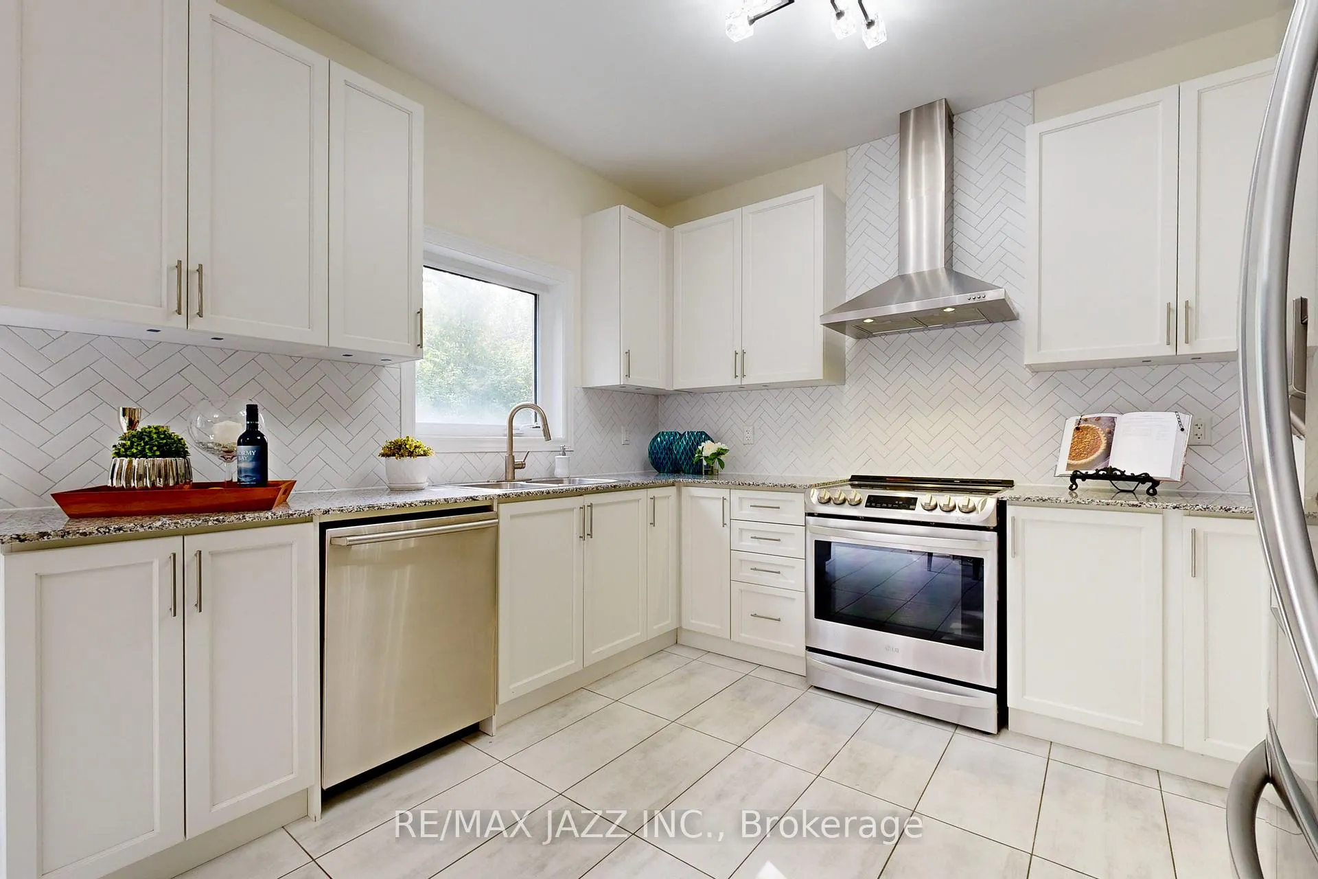 Photo 10 of 269 Bruce Cameron Drive, Clarington, Bowmanville — HOMEH