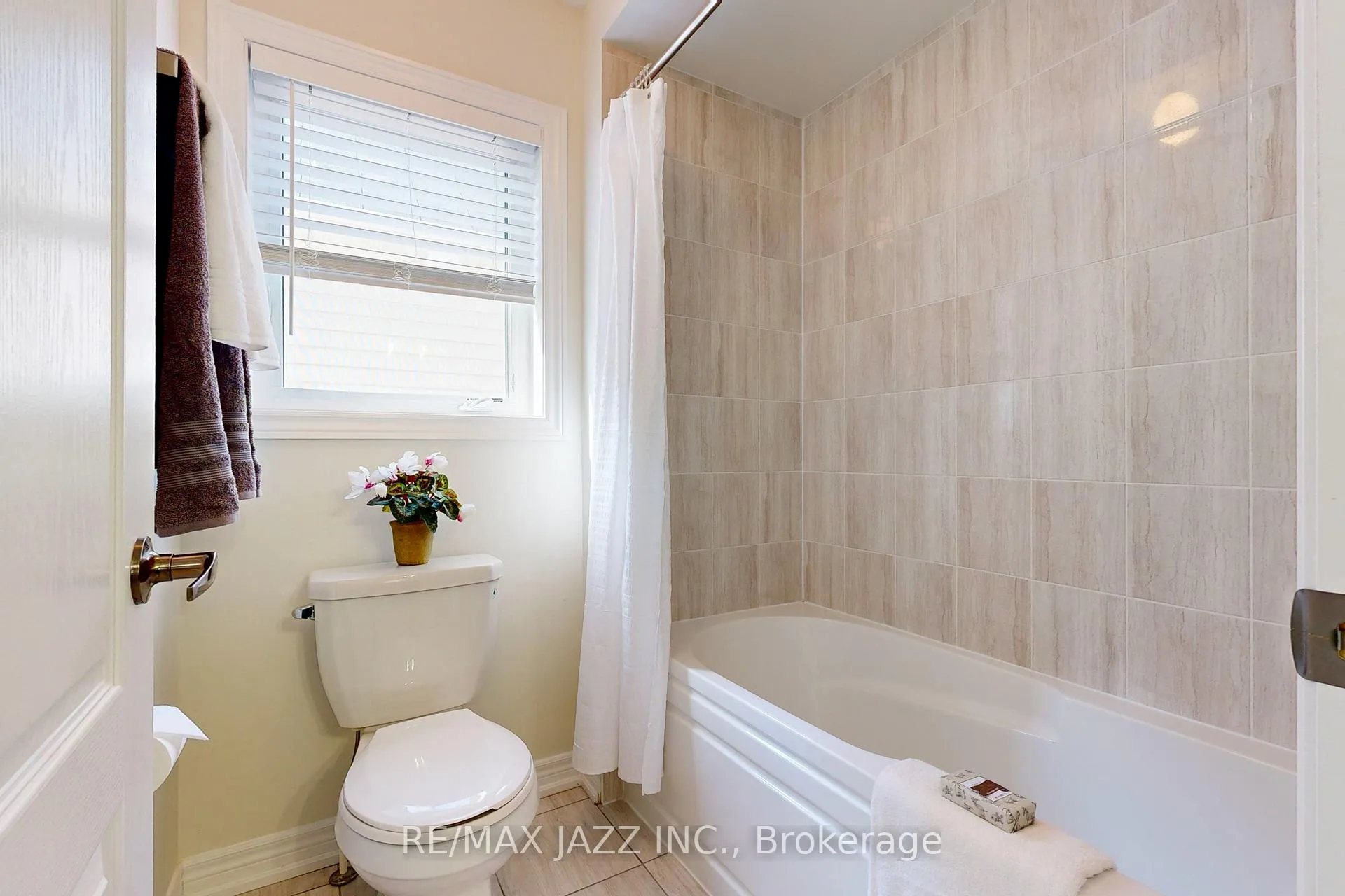 Photo 28 of 269 Bruce Cameron Drive, Clarington, Bowmanville — HOMEH