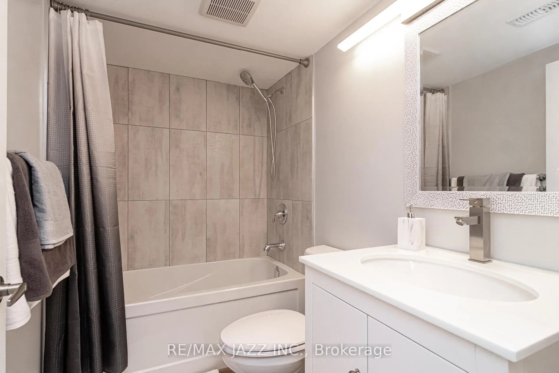 Photo 35 of 269 Bruce Cameron Drive, Clarington, Bowmanville — HOMEH
