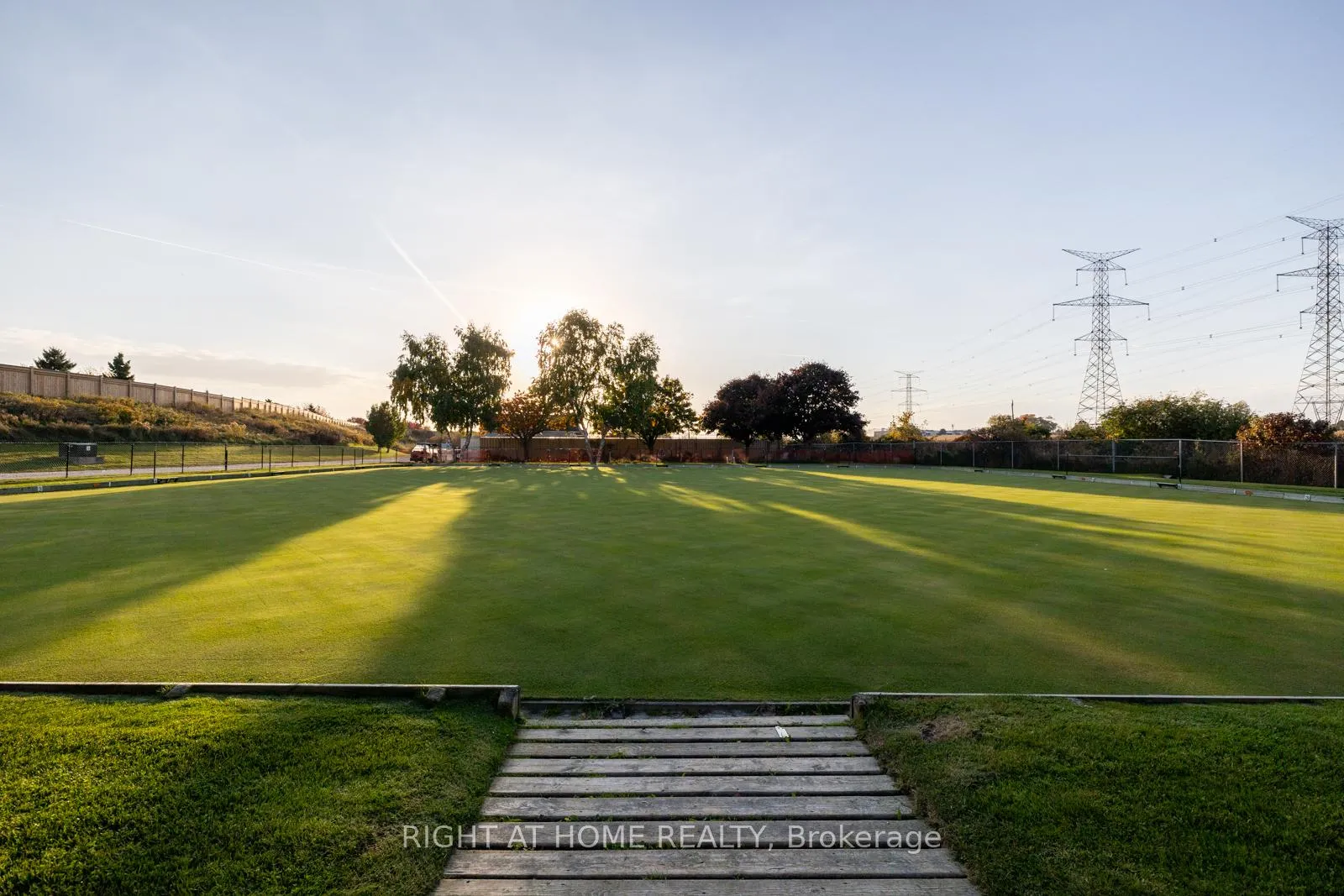 Photo 25 of 10 Hinkley Trail, Clarington, Newcastle — HOMEH