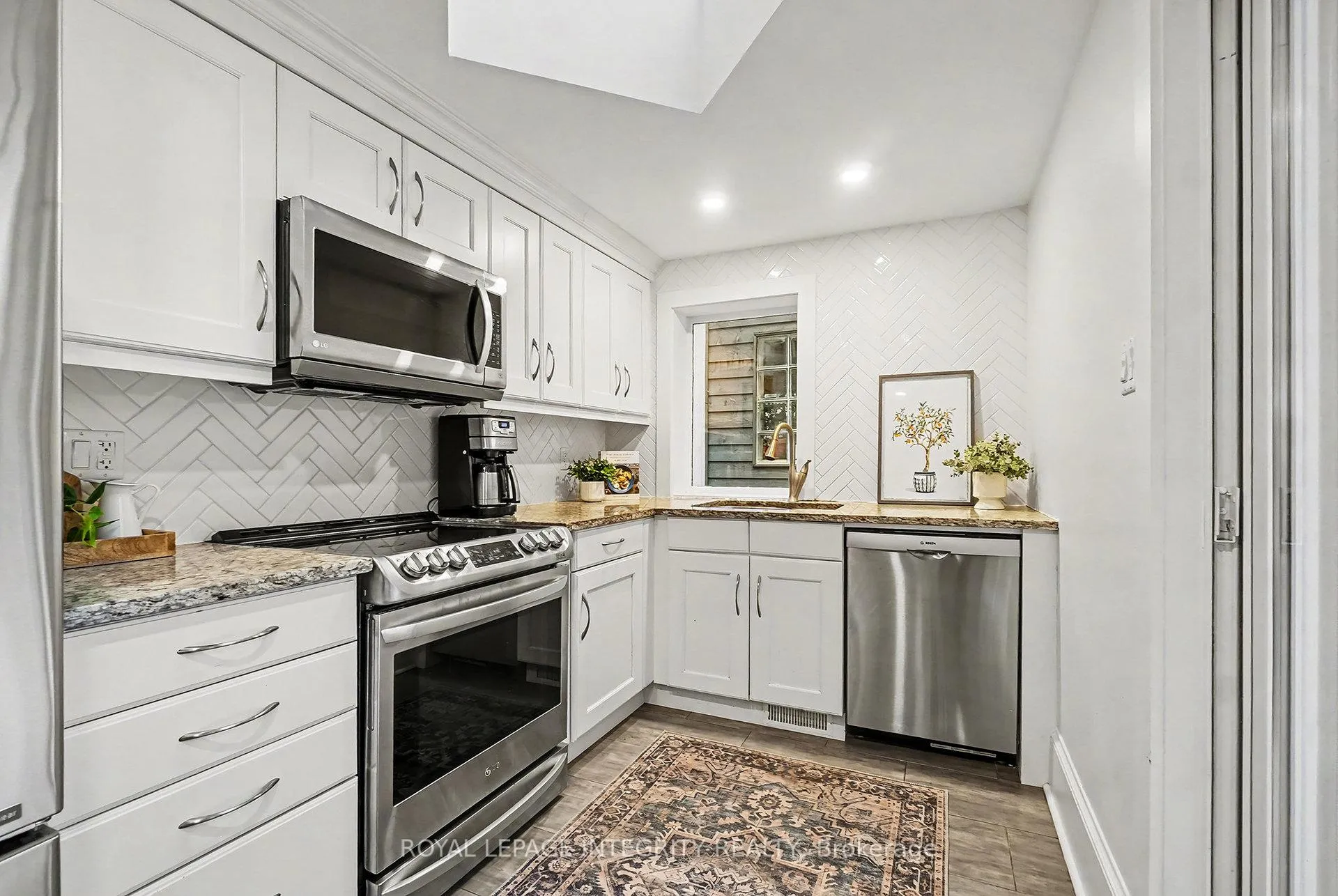 Photo 10 of 115 Springhurst Avenue, Ottawa, Ottawa East — HOMEH