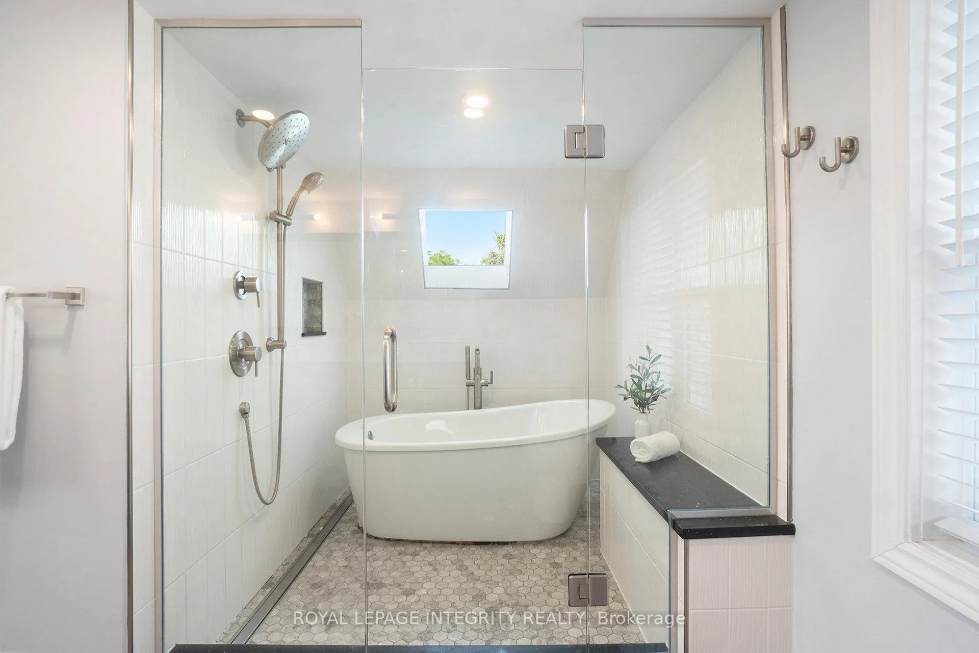 Photo 18 of 115 Springhurst Avenue, Ottawa, Ottawa East — HOMEH