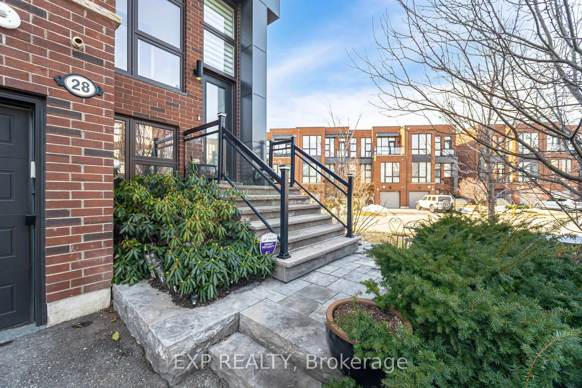 Photo 3 of 28 Allerton Road, Vaughan, Patterson — HOMEH