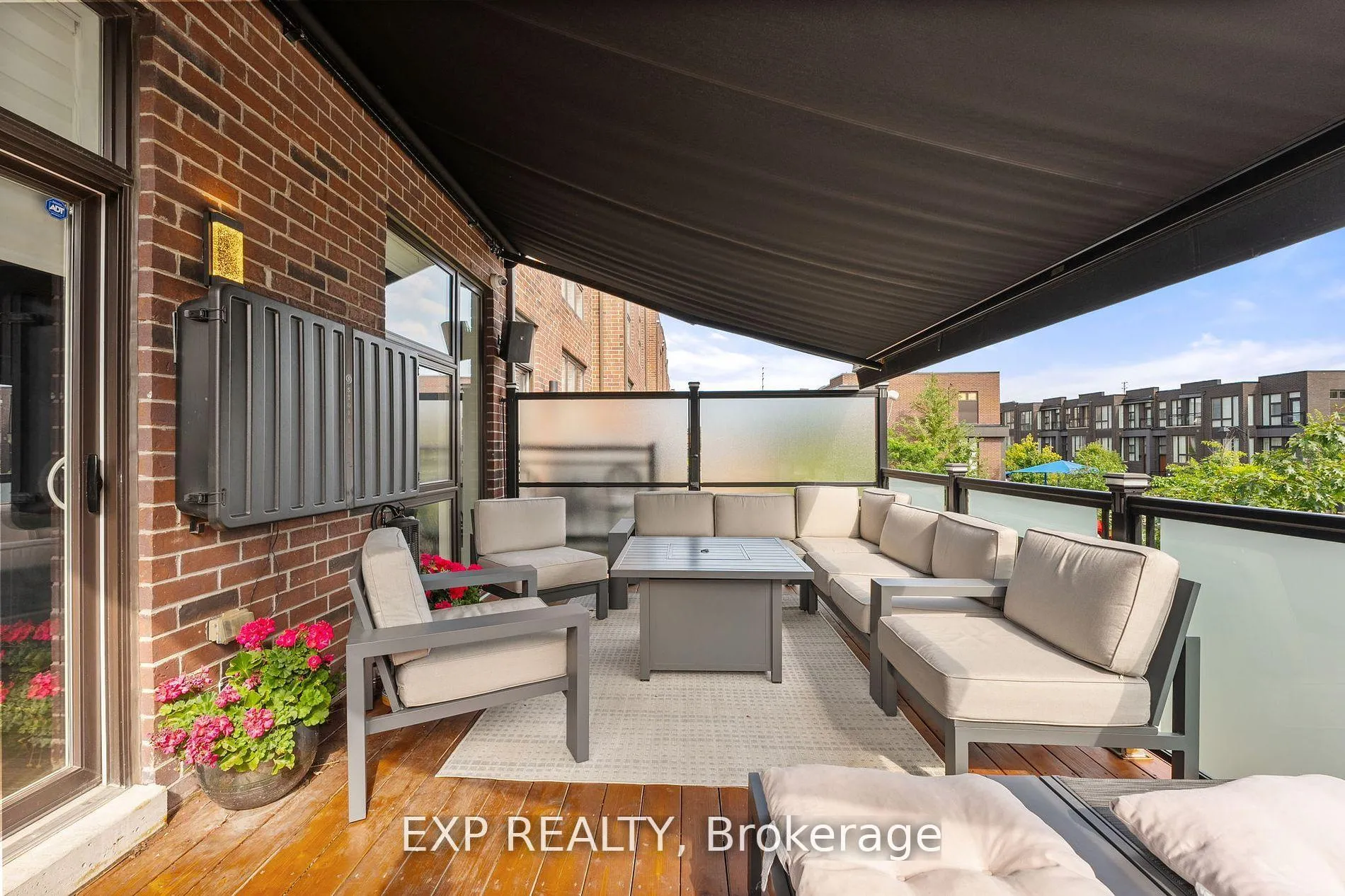 Photo 15 of 28 Allerton Road, Vaughan, Patterson — HOMEH