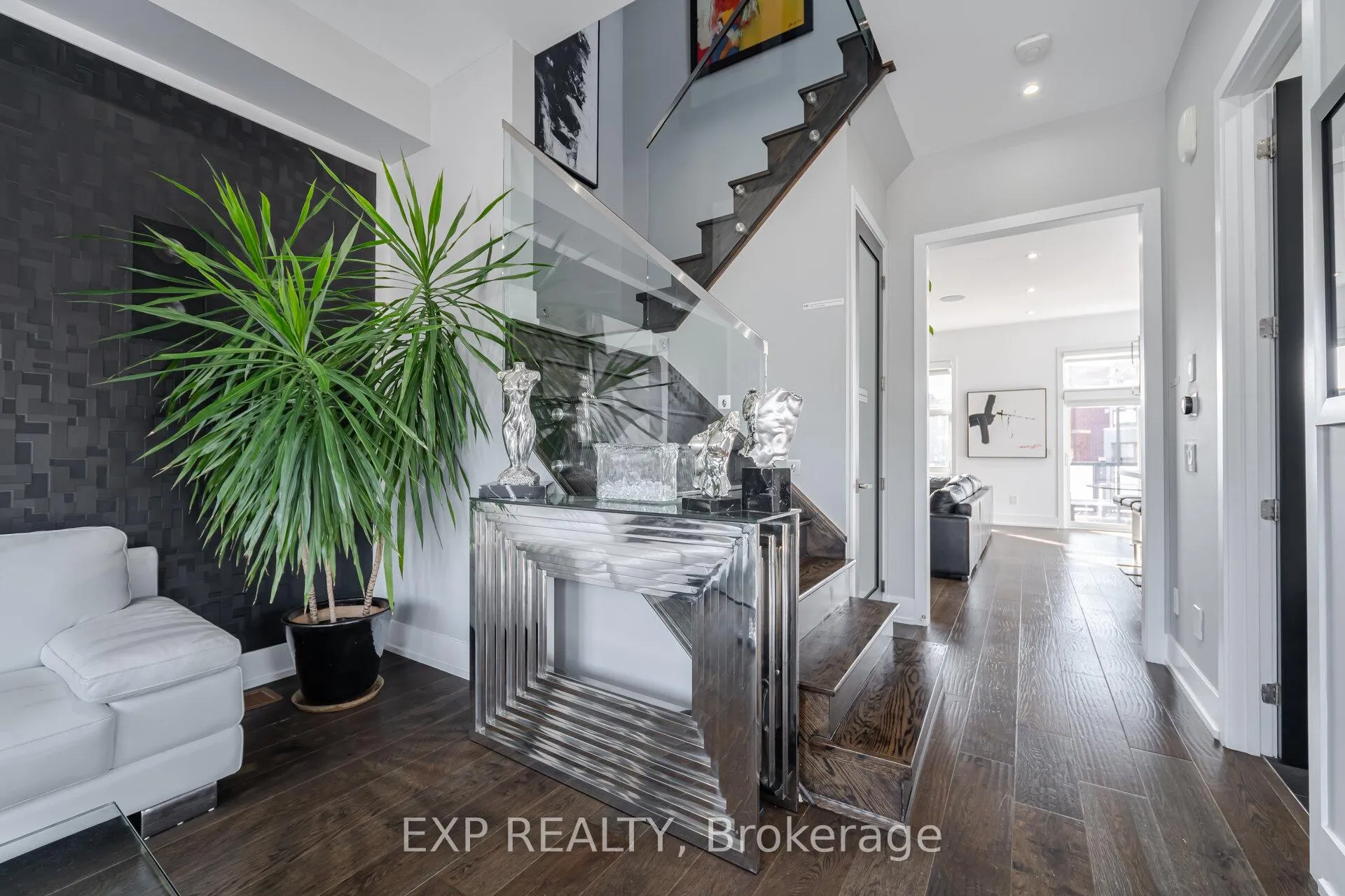 Photo 19 of 28 Allerton Road, Vaughan, Patterson — HOMEH