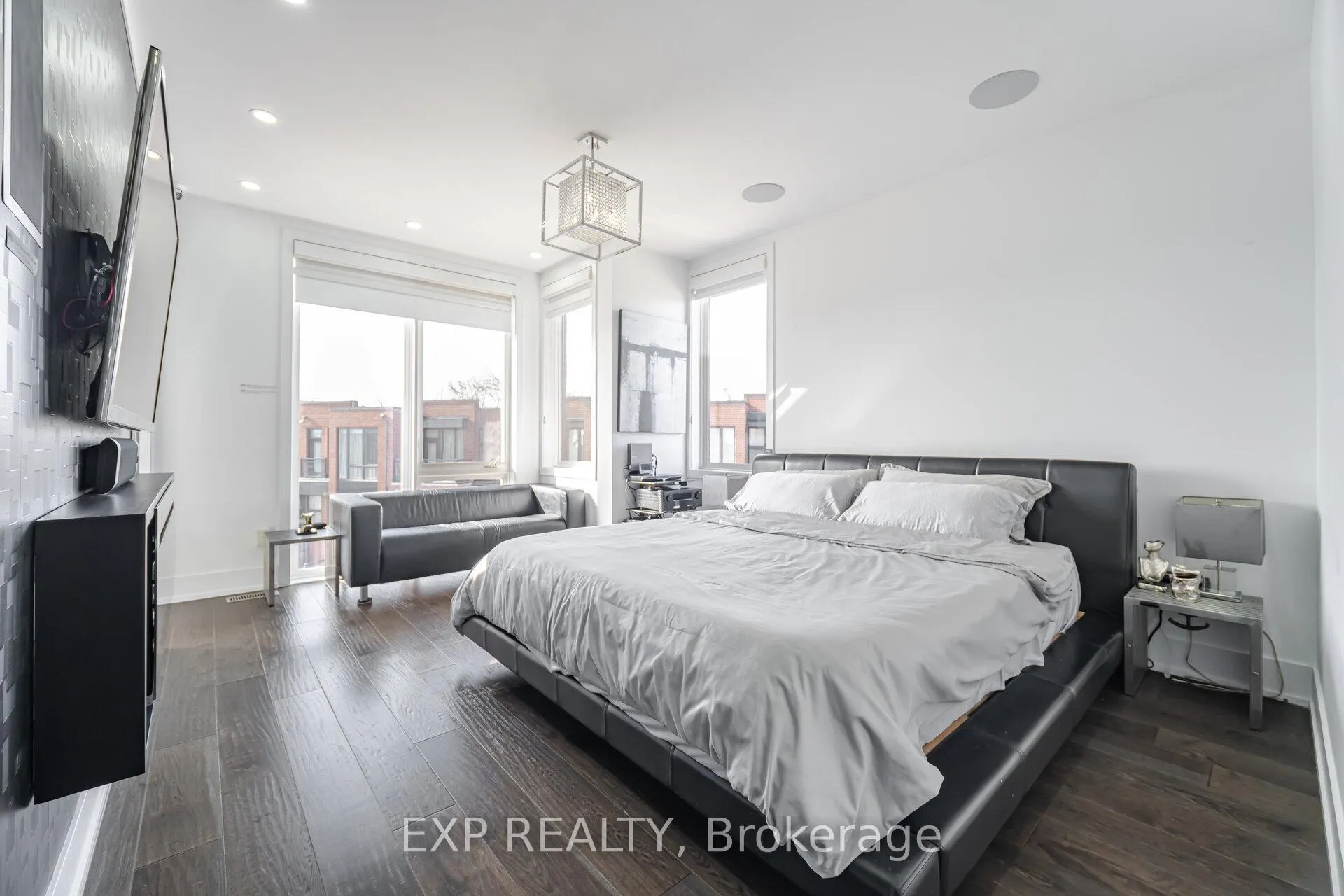 Photo 21 of 28 Allerton Road, Vaughan, Patterson — HOMEH