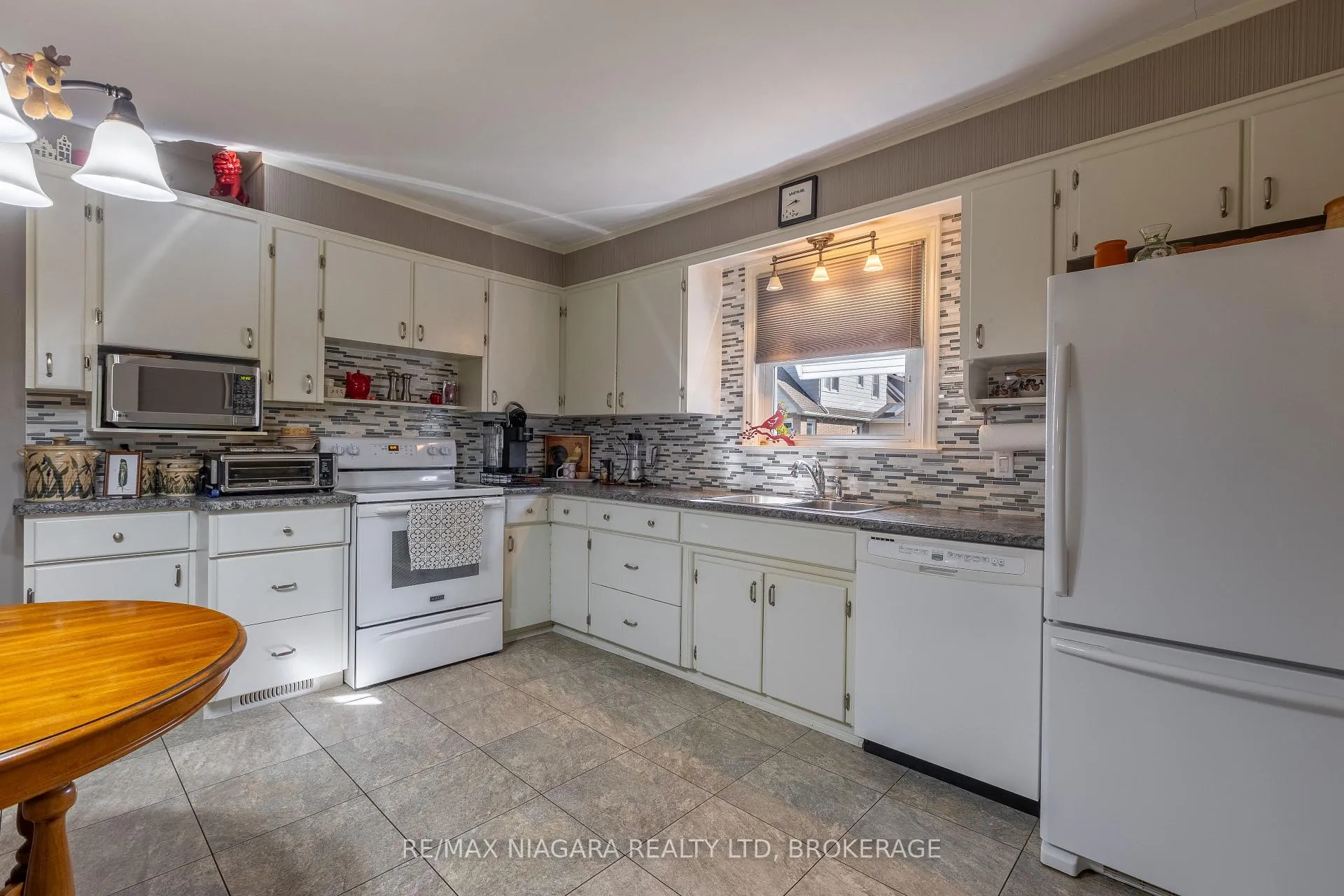 Photo 11 of 68 Connaught Avenue, Welland, Prince Charles — HOMEH