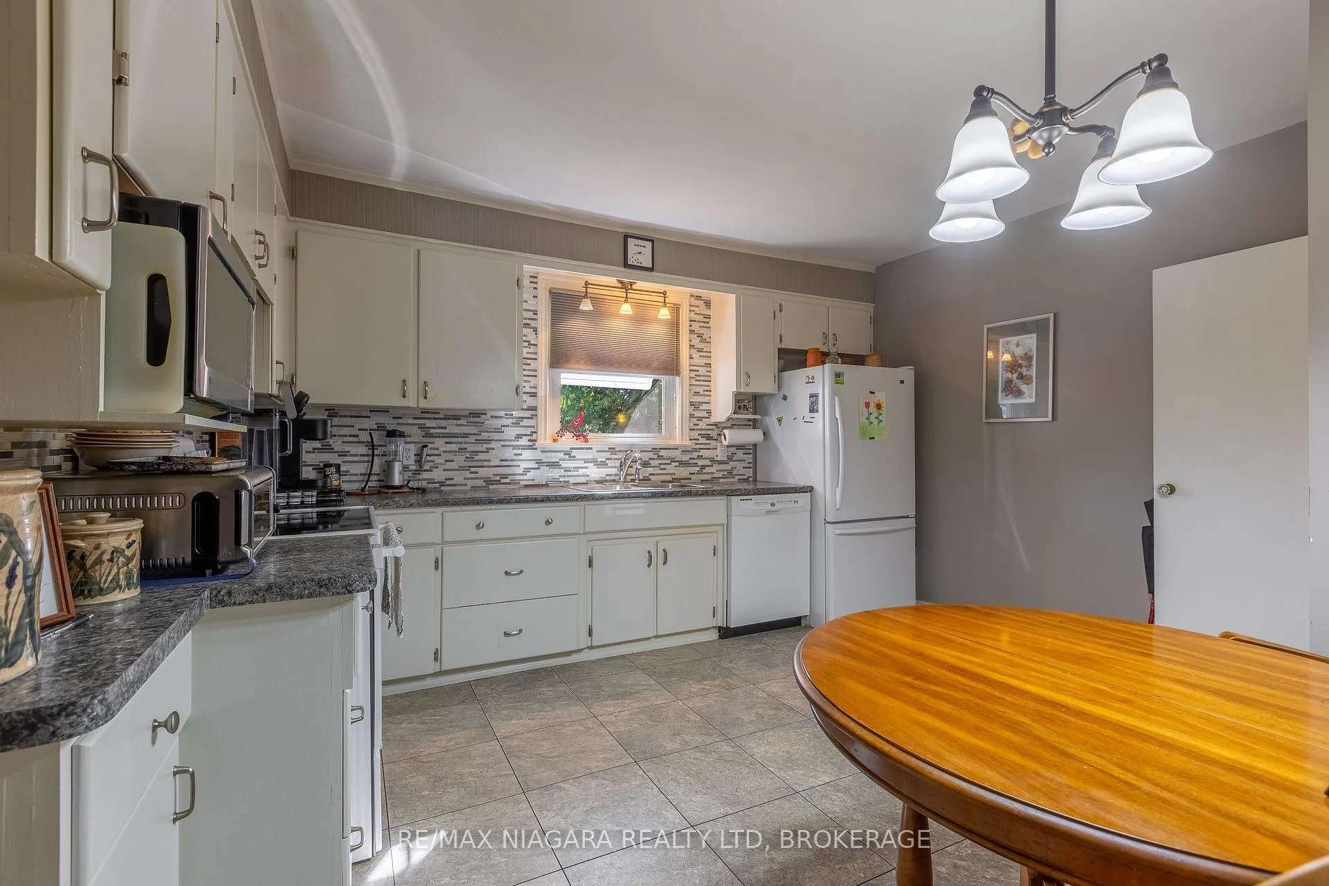 Photo 13 of 68 Connaught Avenue, Welland, Prince Charles — HOMEH