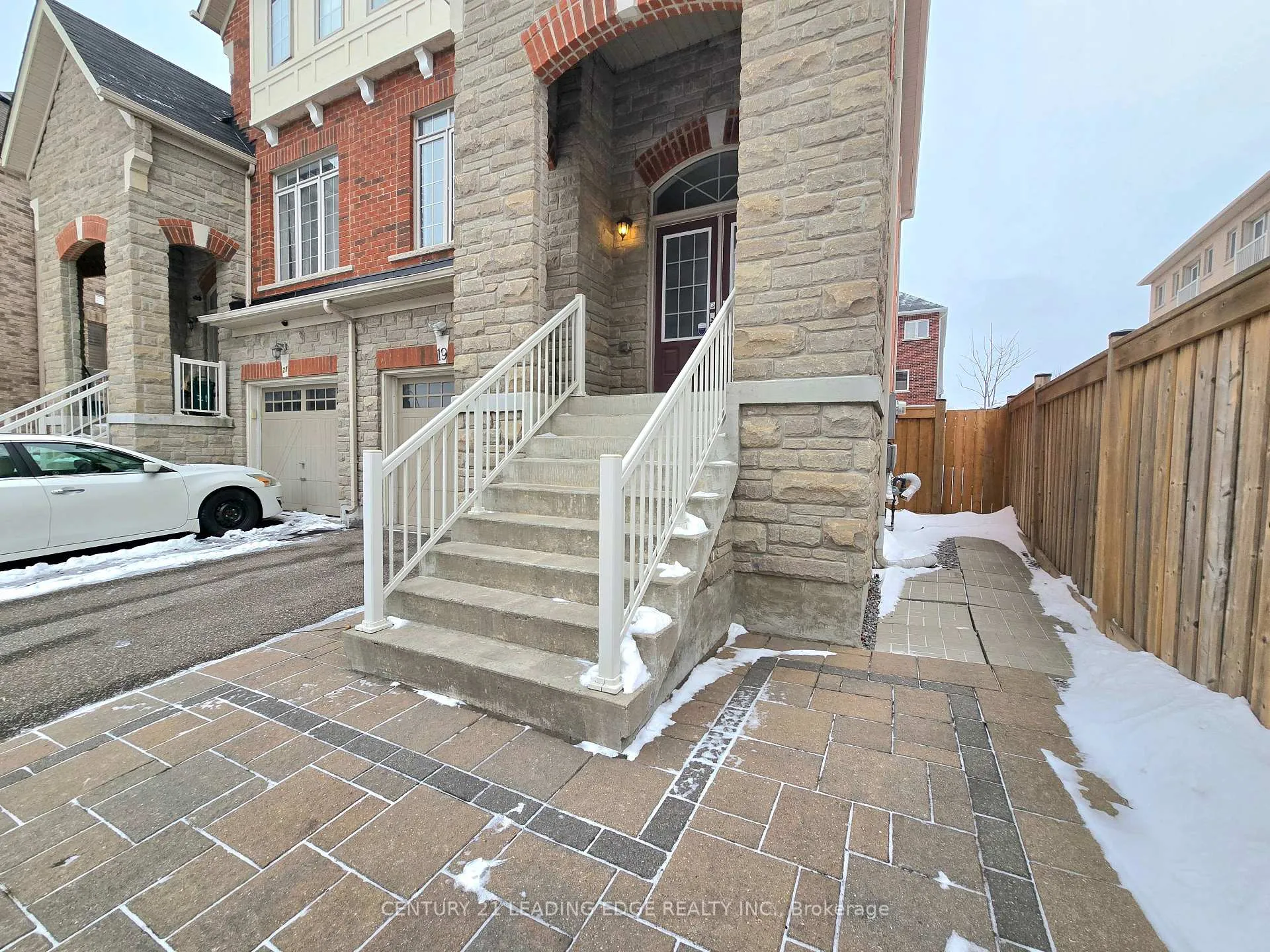 Photo 2 of 19 Living Crescent, Markham, Victoria Square — HOMEH