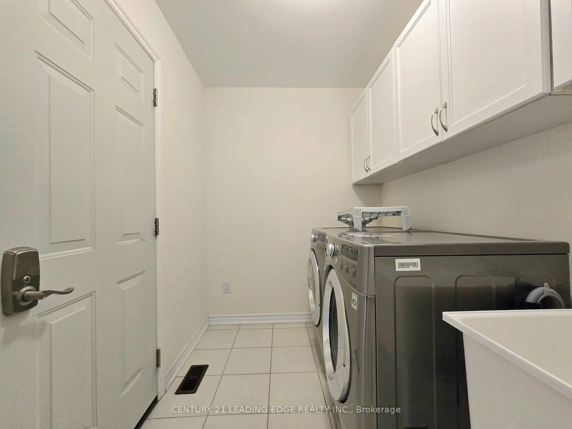 Photo 6 of 19 Living Crescent, Markham, Victoria Square — HOMEH