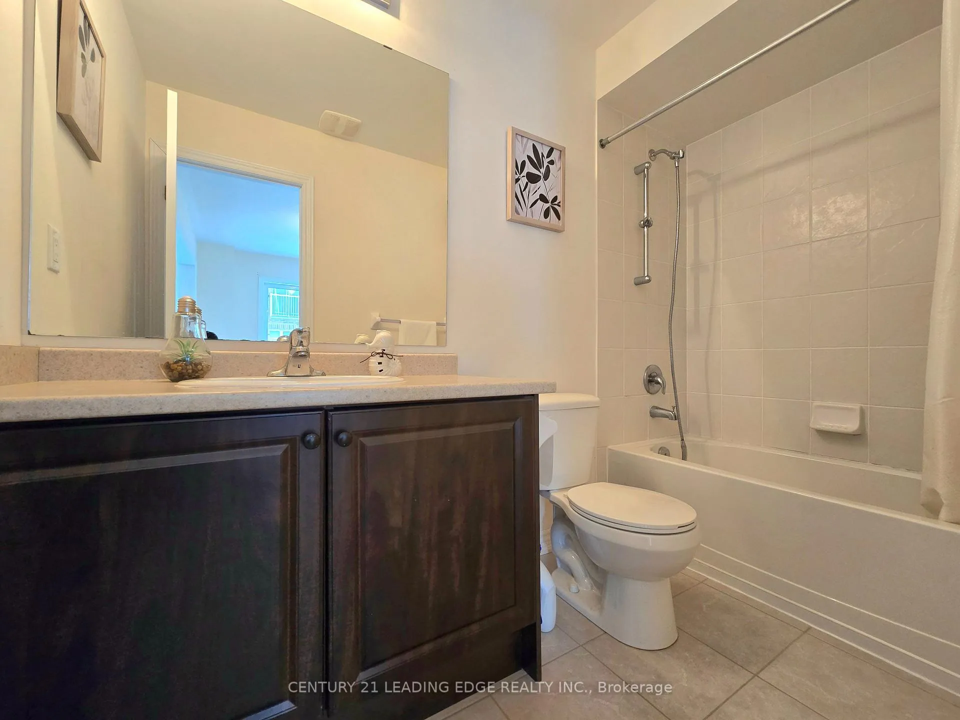 Photo 9 of 19 Living Crescent, Markham, Victoria Square — HOMEH