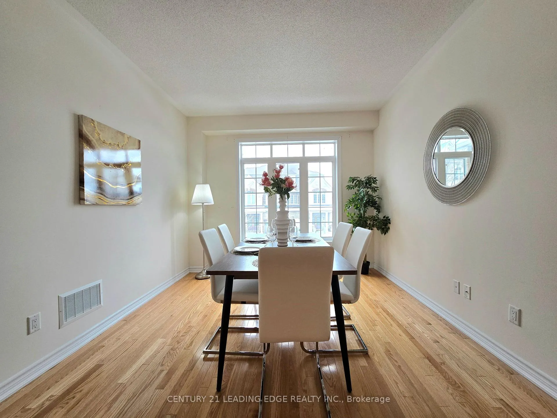 Photo 15 of 19 Living Crescent, Markham, Victoria Square — HOMEH