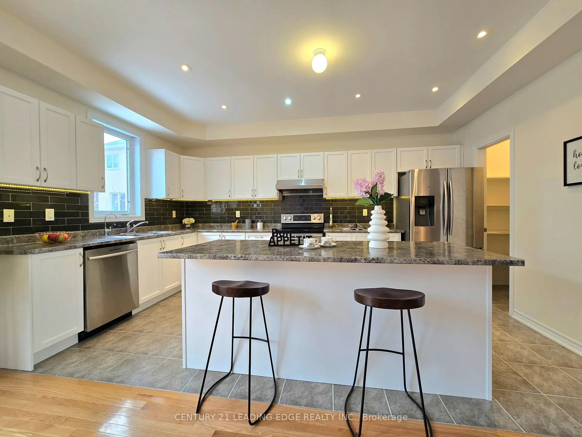 Photo 20 of 19 Living Crescent, Markham, Victoria Square — HOMEH