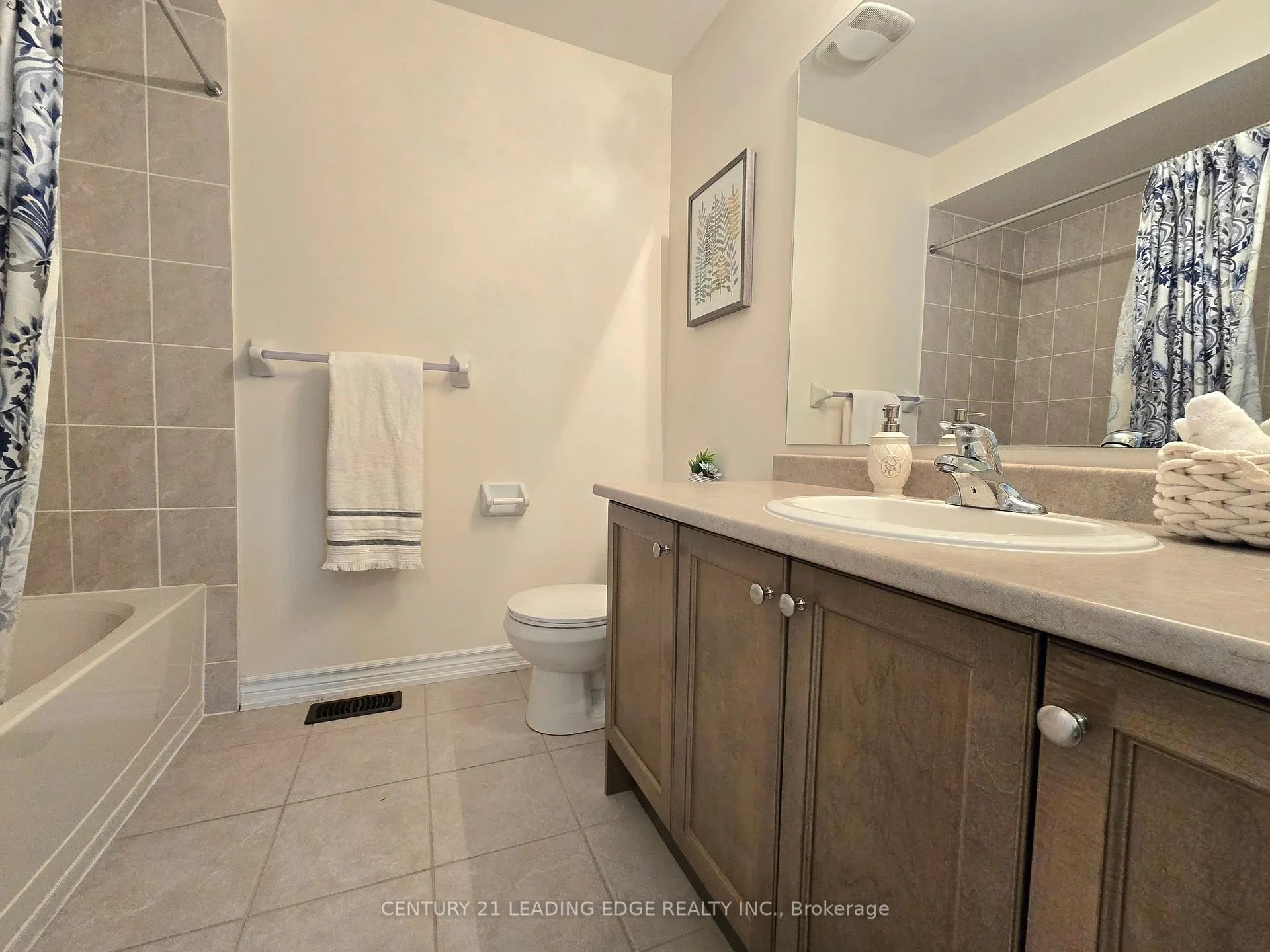 Photo 25 of 19 Living Crescent, Markham, Victoria Square — HOMEH