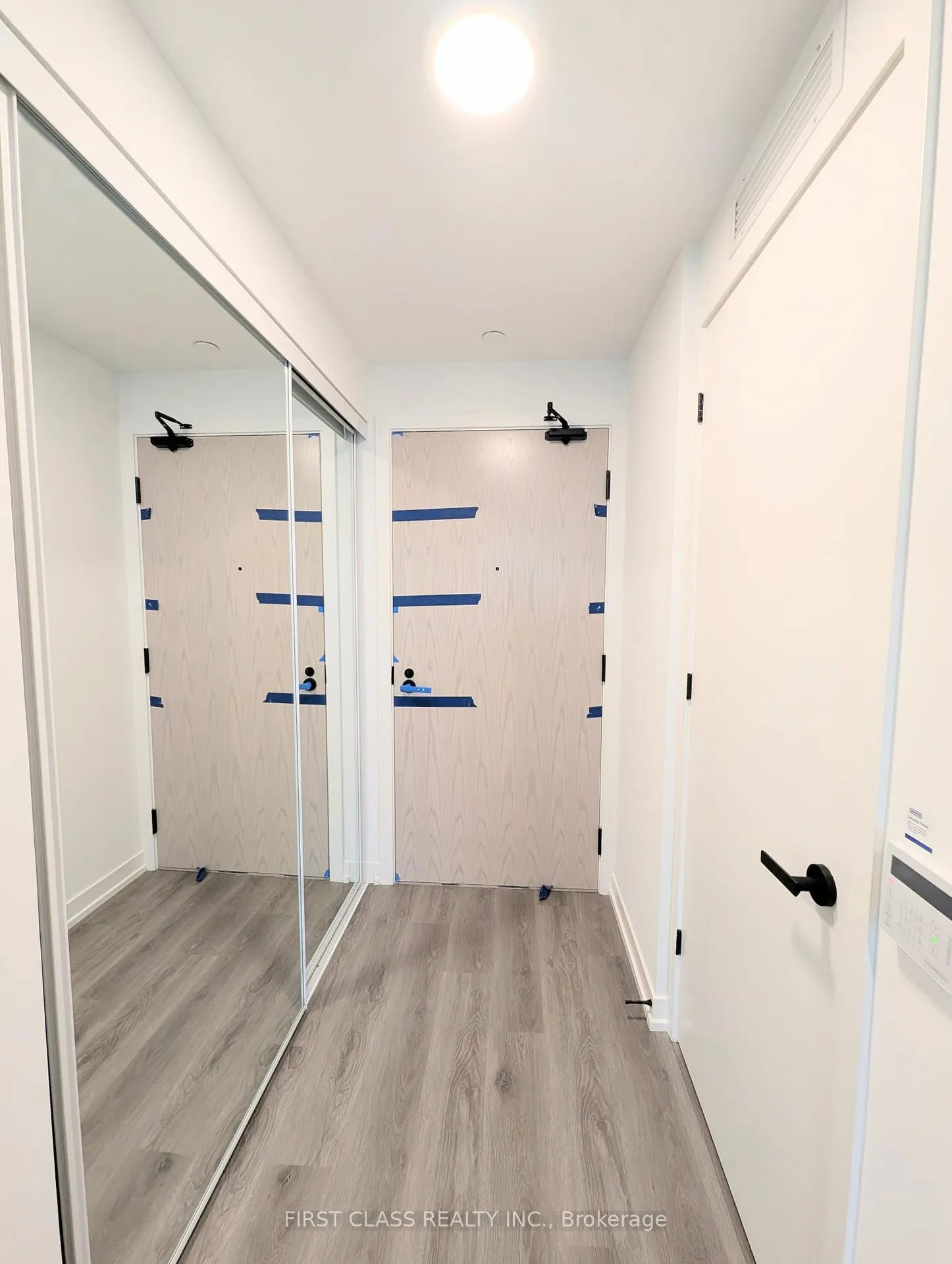 Photo 2 of Unit 1002, 28 Interchange Way, Vaughan, Vaughan Corporate Centre — HOMEH