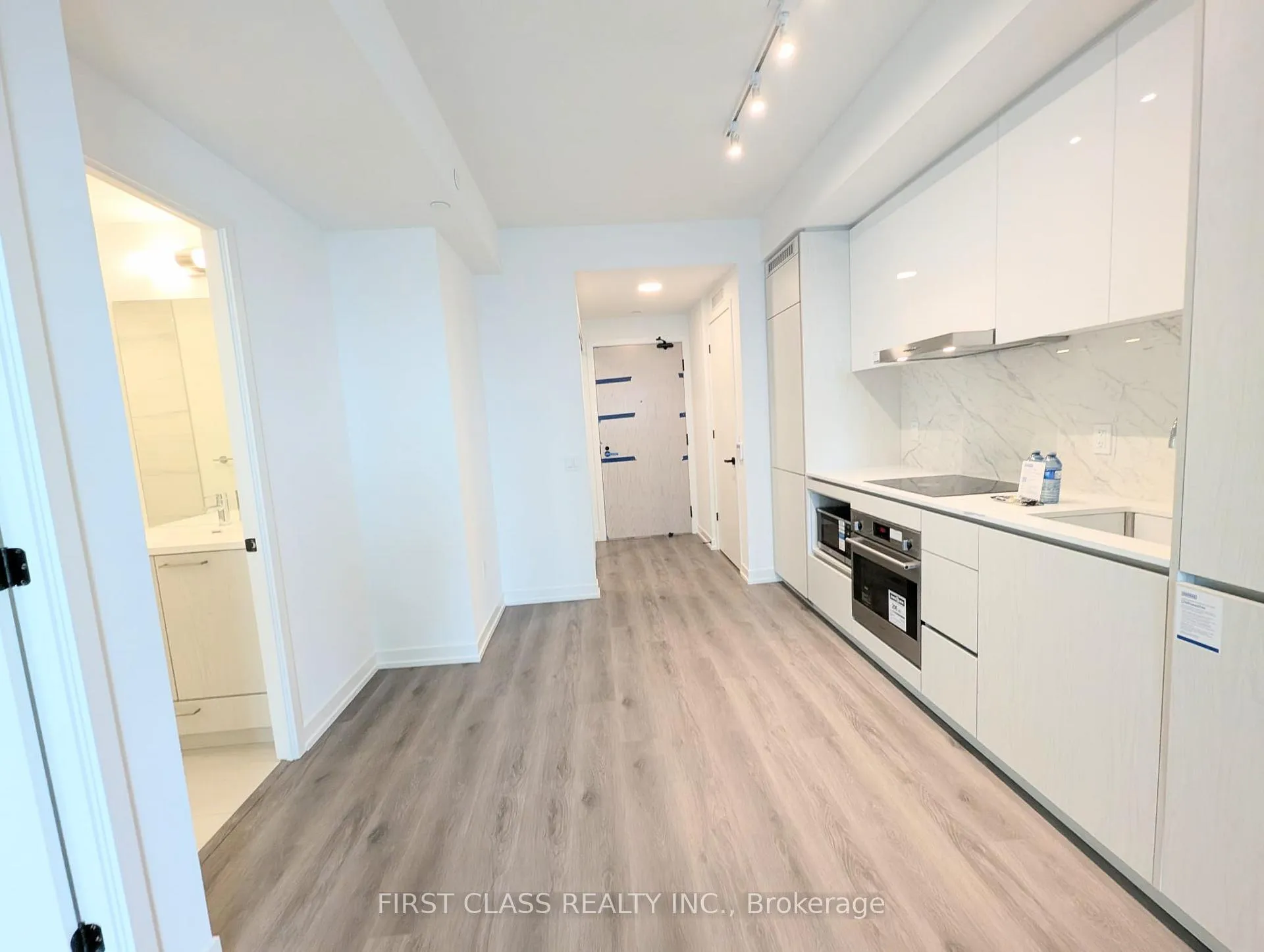 Photo 3 of Unit 1002, 28 Interchange Way, Vaughan, Vaughan Corporate Centre — HOMEH