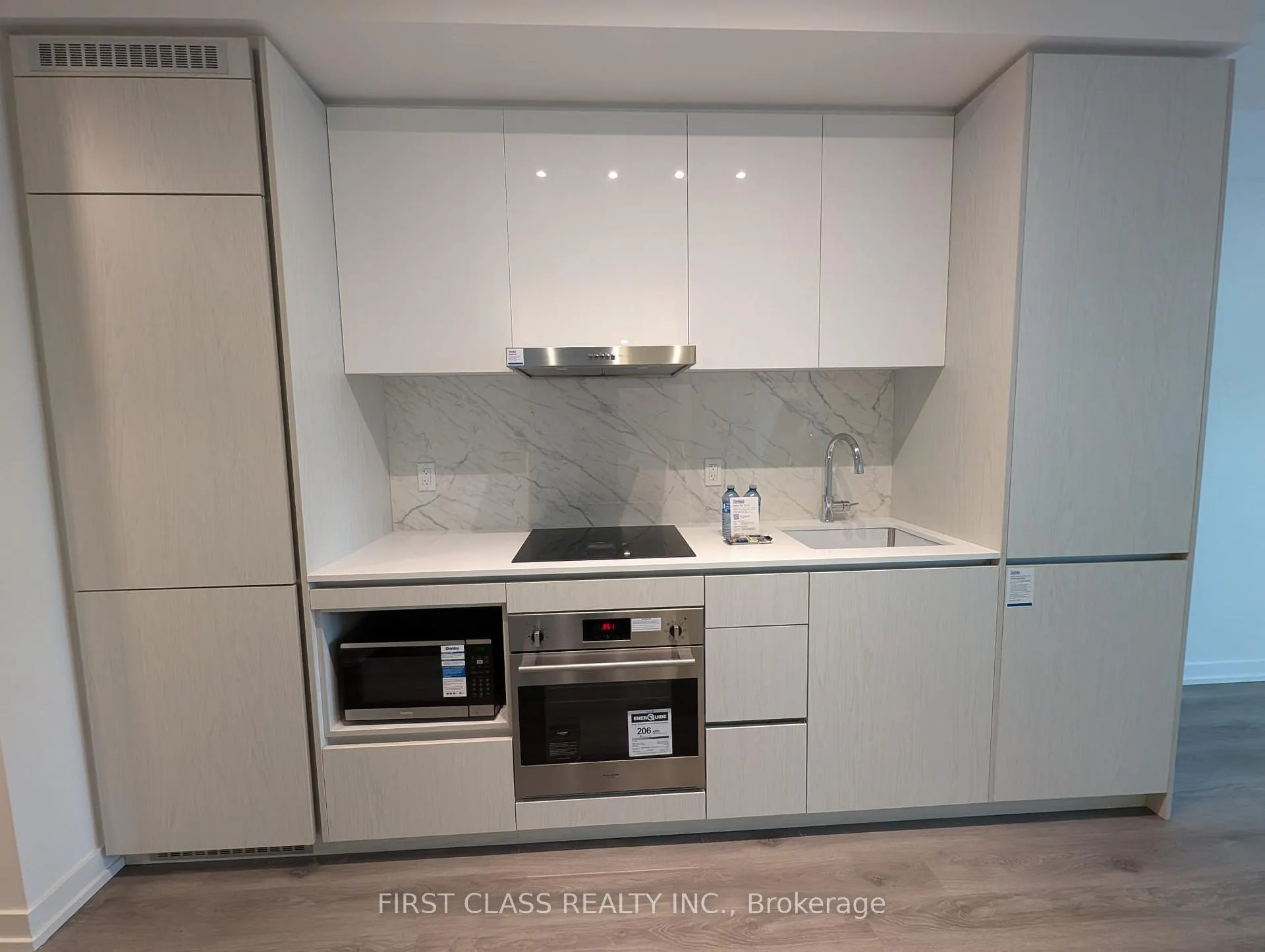 Photo 4 of Unit 1002, 28 Interchange Way, Vaughan, Vaughan Corporate Centre — HOMEH