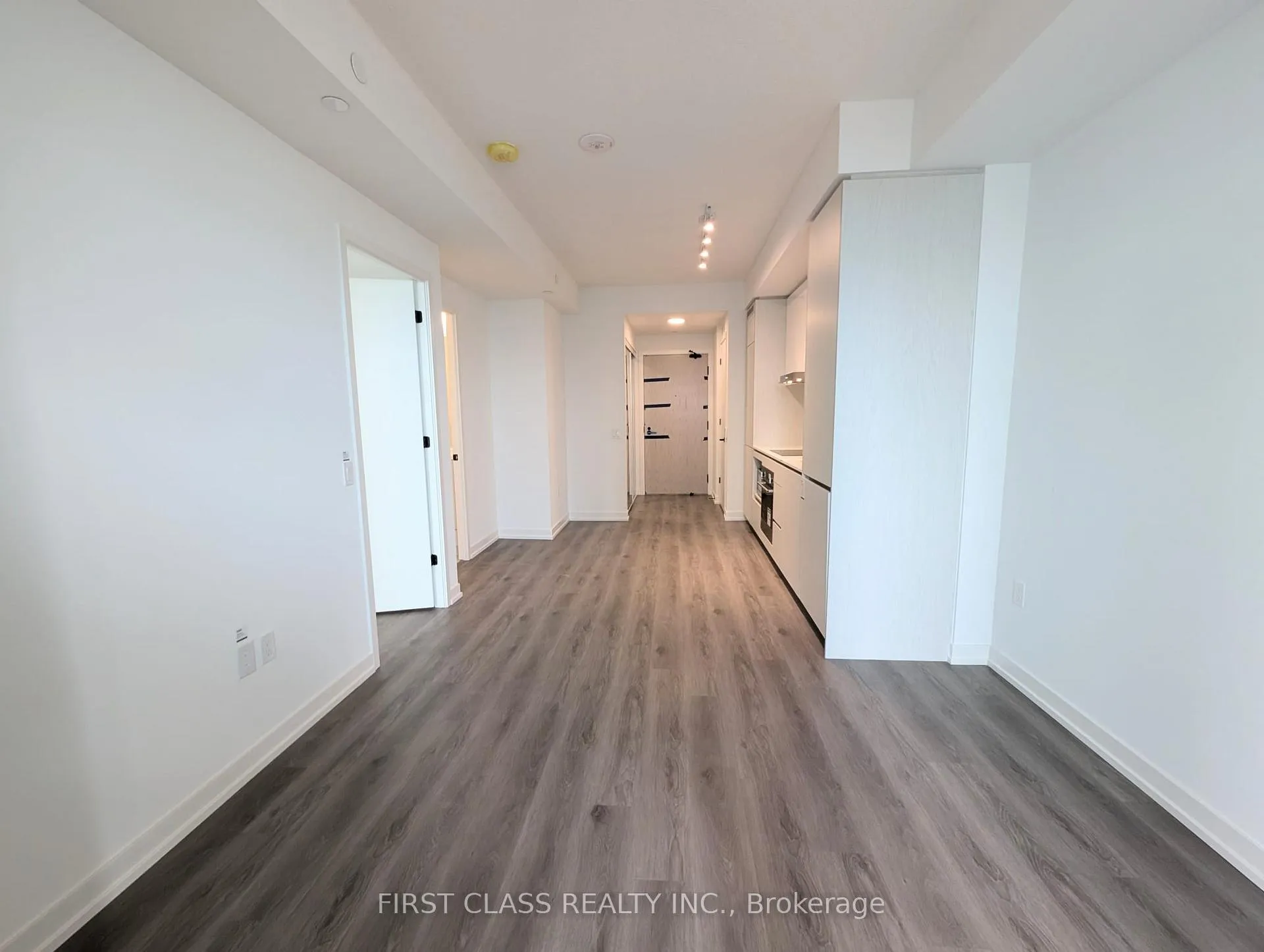 Photo 5 of Unit 1002, 28 Interchange Way, Vaughan, Vaughan Corporate Centre — HOMEH
