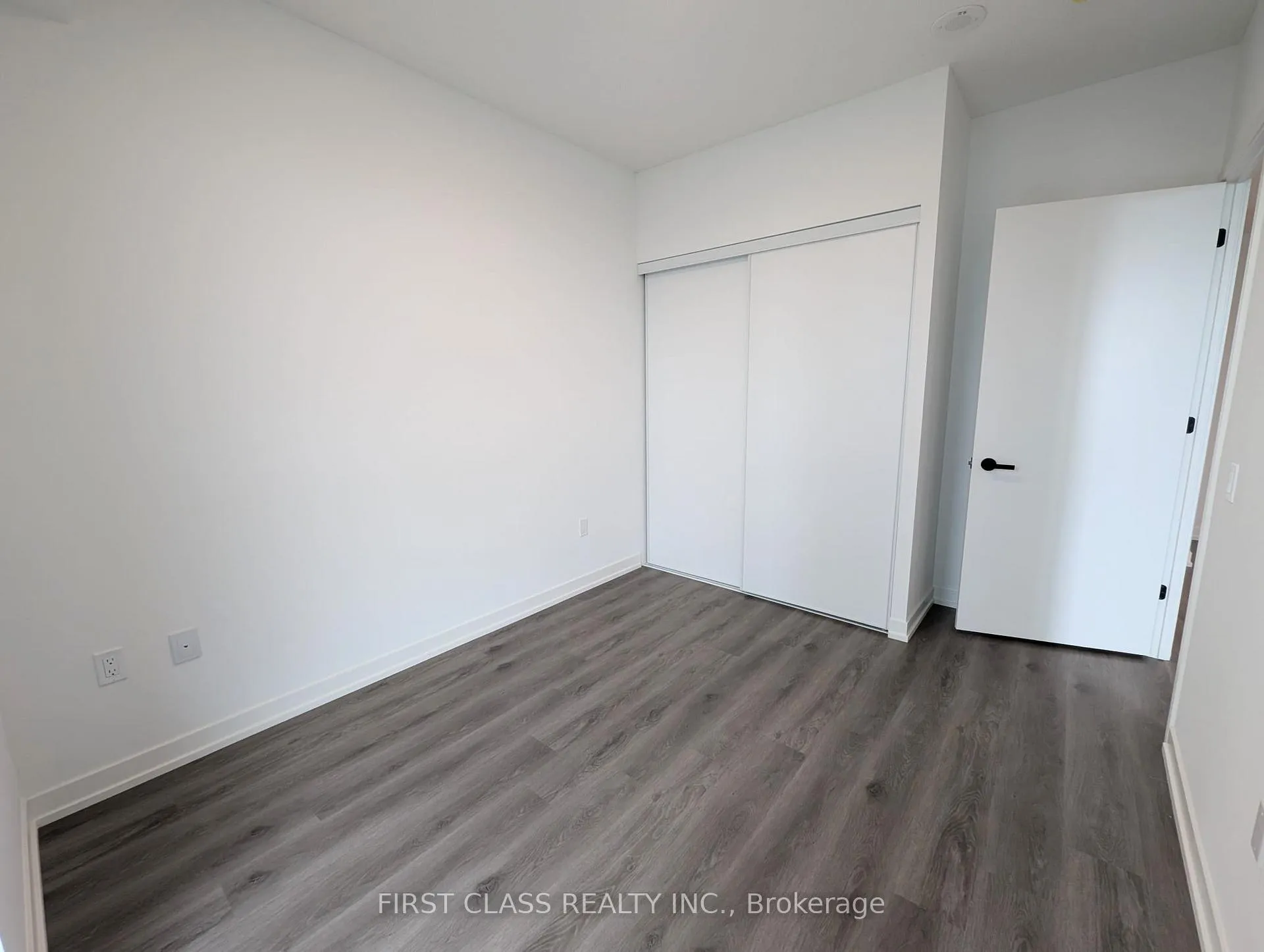 Photo 7 of Unit 1002, 28 Interchange Way, Vaughan, Vaughan Corporate Centre — HOMEH