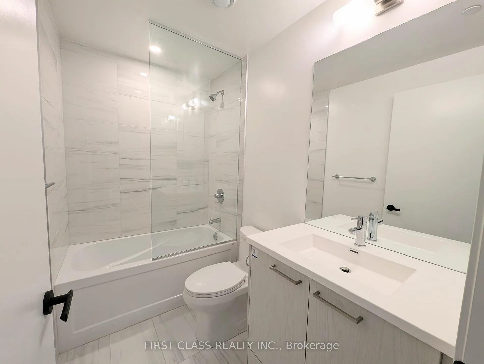 Photo 9 of Unit 1002, 28 Interchange Way, Vaughan, Vaughan Corporate Centre — HOMEH