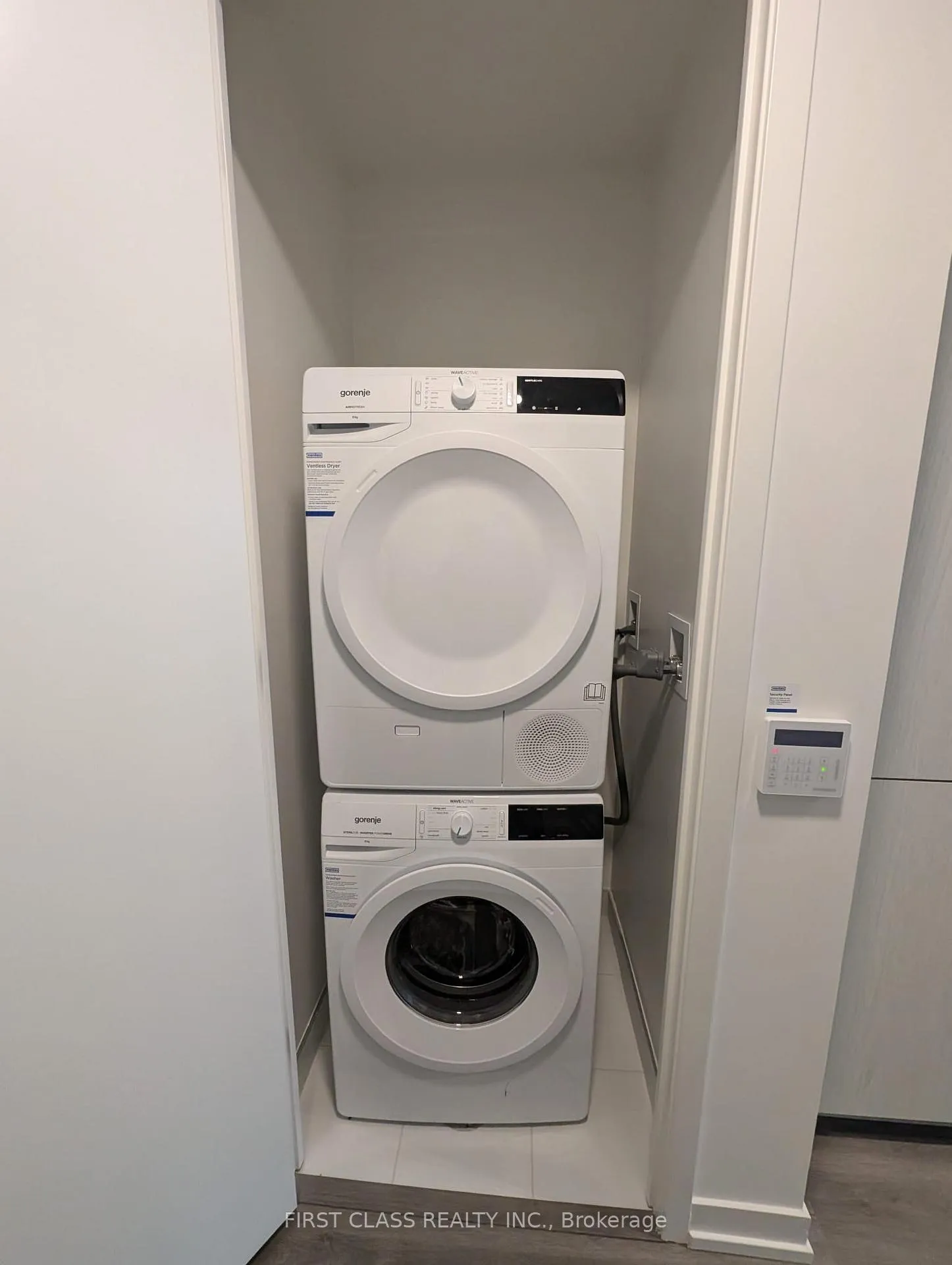 Photo 10 of Unit 1002, 28 Interchange Way, Vaughan, Vaughan Corporate Centre — HOMEH