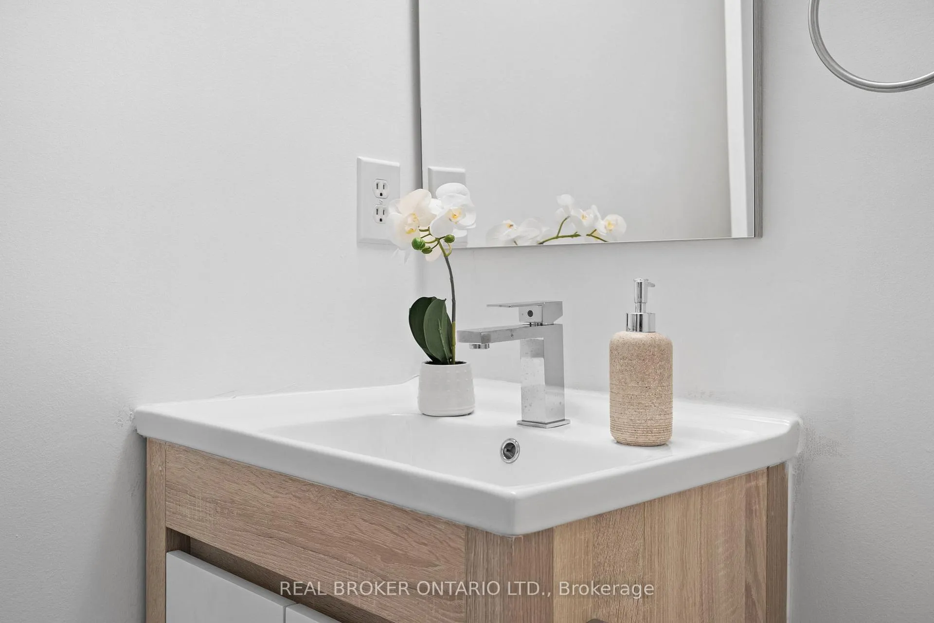 Photo 38 of 21 Spring Meadow Avenue, Markham, Cornell — HOMEH