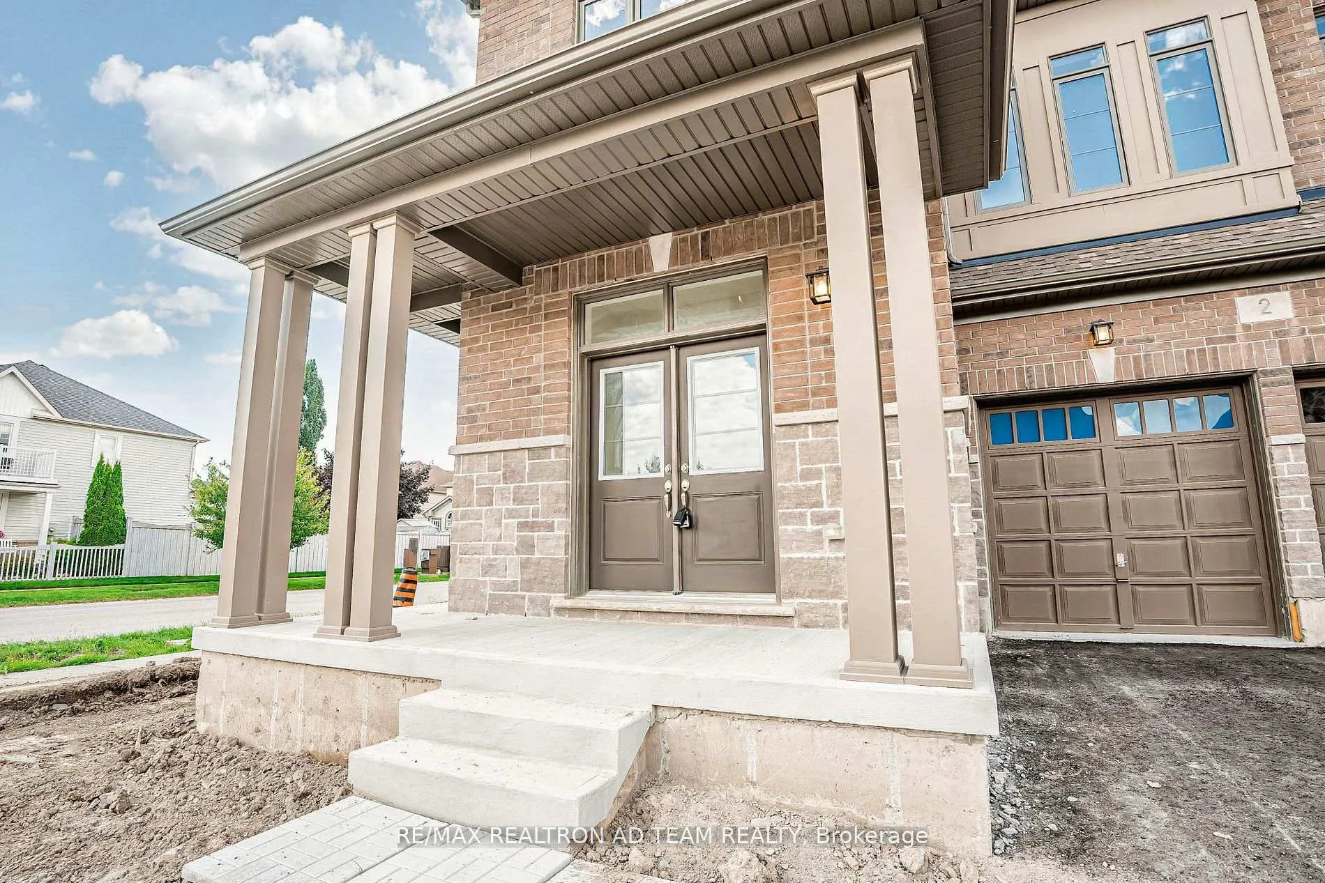 Photo 3 of 2 Waterfront Crescent, Whitby, Port Whitby — HOMEH