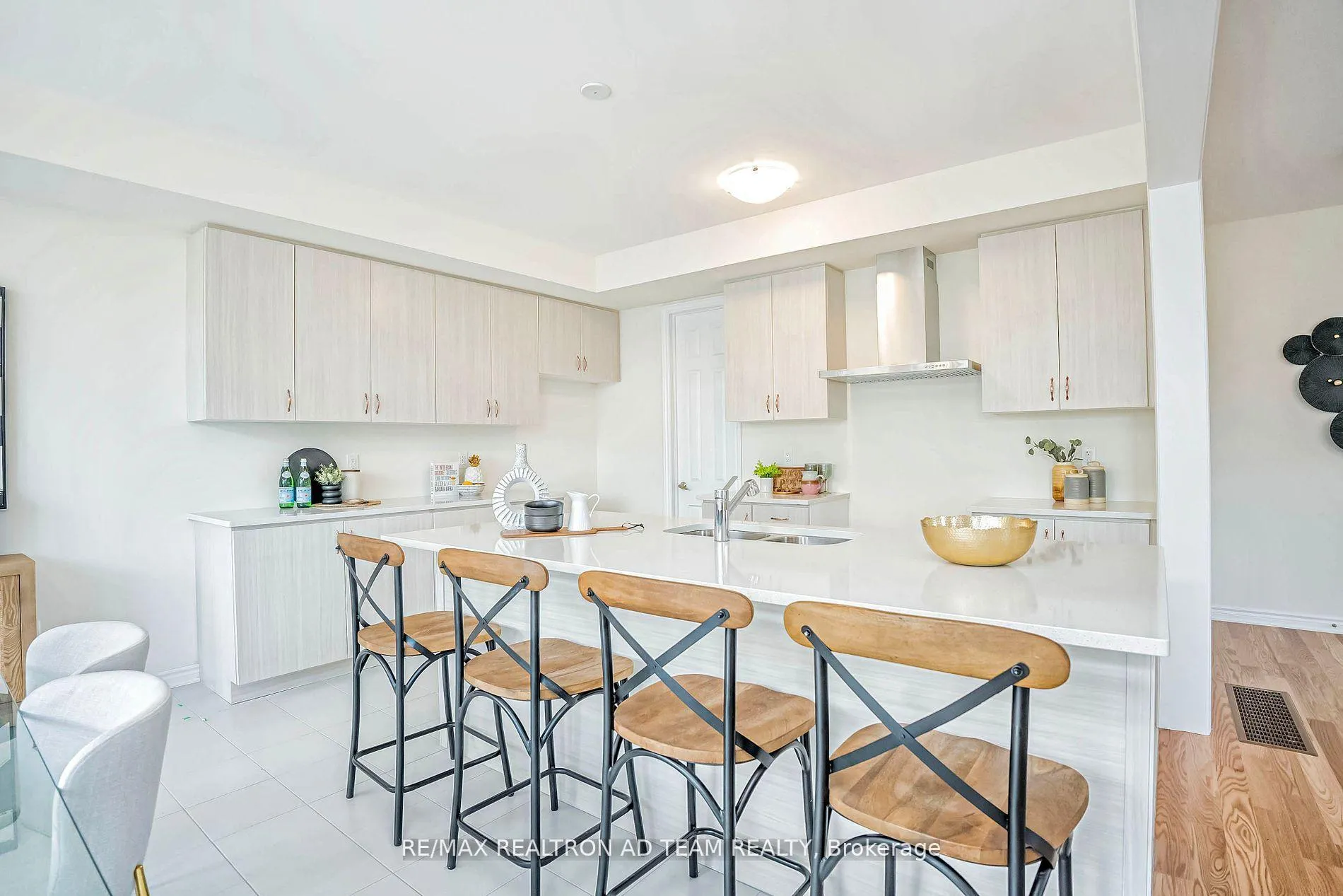 Photo 16 of 2 Waterfront Crescent, Whitby, Port Whitby — HOMEH