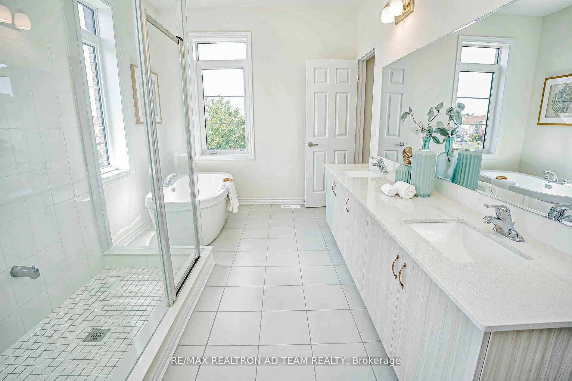 Photo 27 of 2 Waterfront Crescent, Whitby, Port Whitby — HOMEH