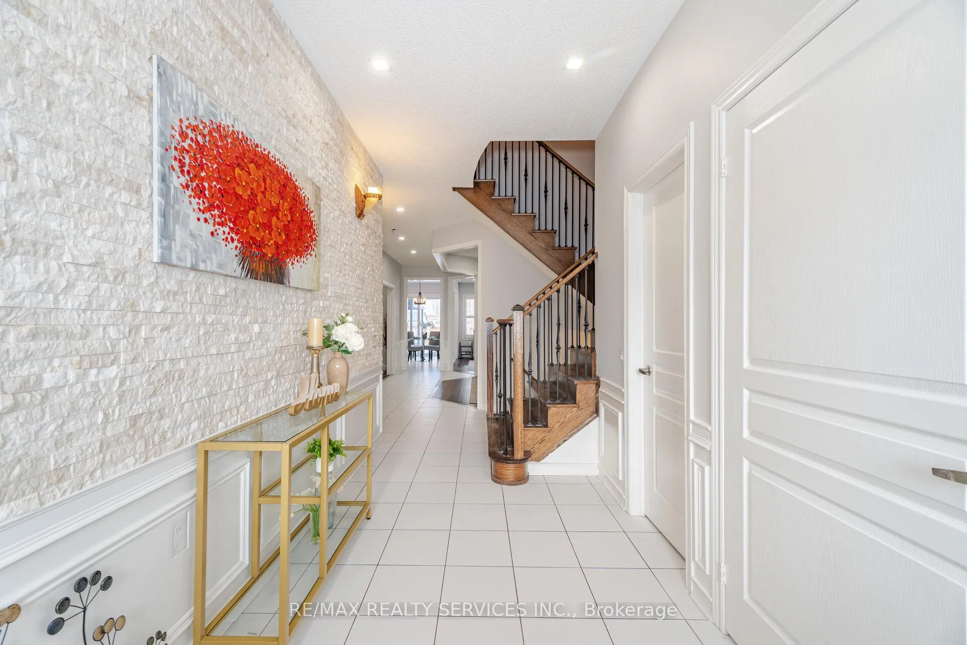 Photo 3 of 30 Blackberry Valley Crescent, Caledon, Rural Caledon — HOMEH