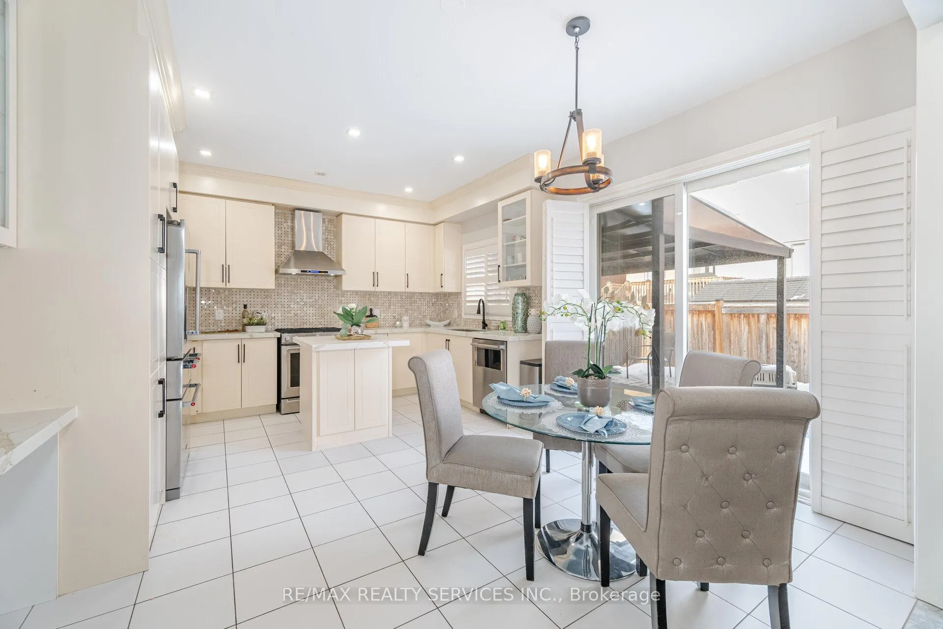 Photo 12 of 30 Blackberry Valley Crescent, Caledon, Rural Caledon — HOMEH